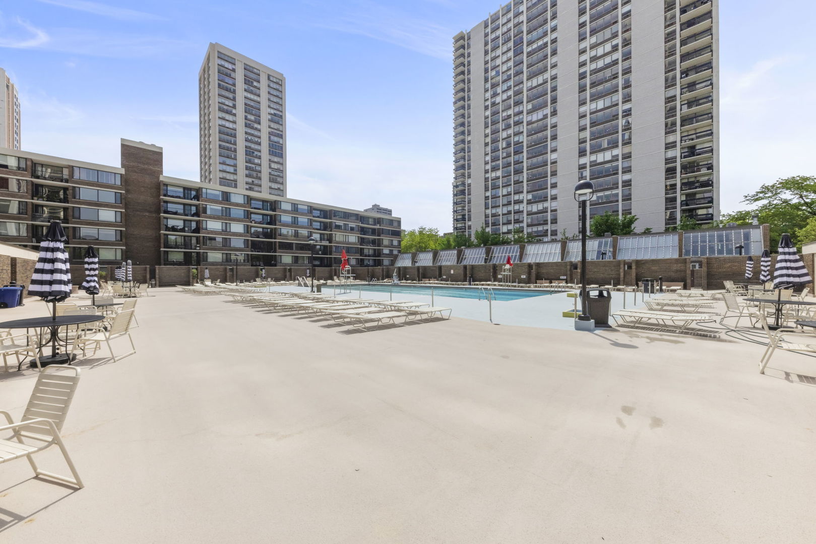1555 N Sandburg Terrace #305K, Chicago, IL 60610