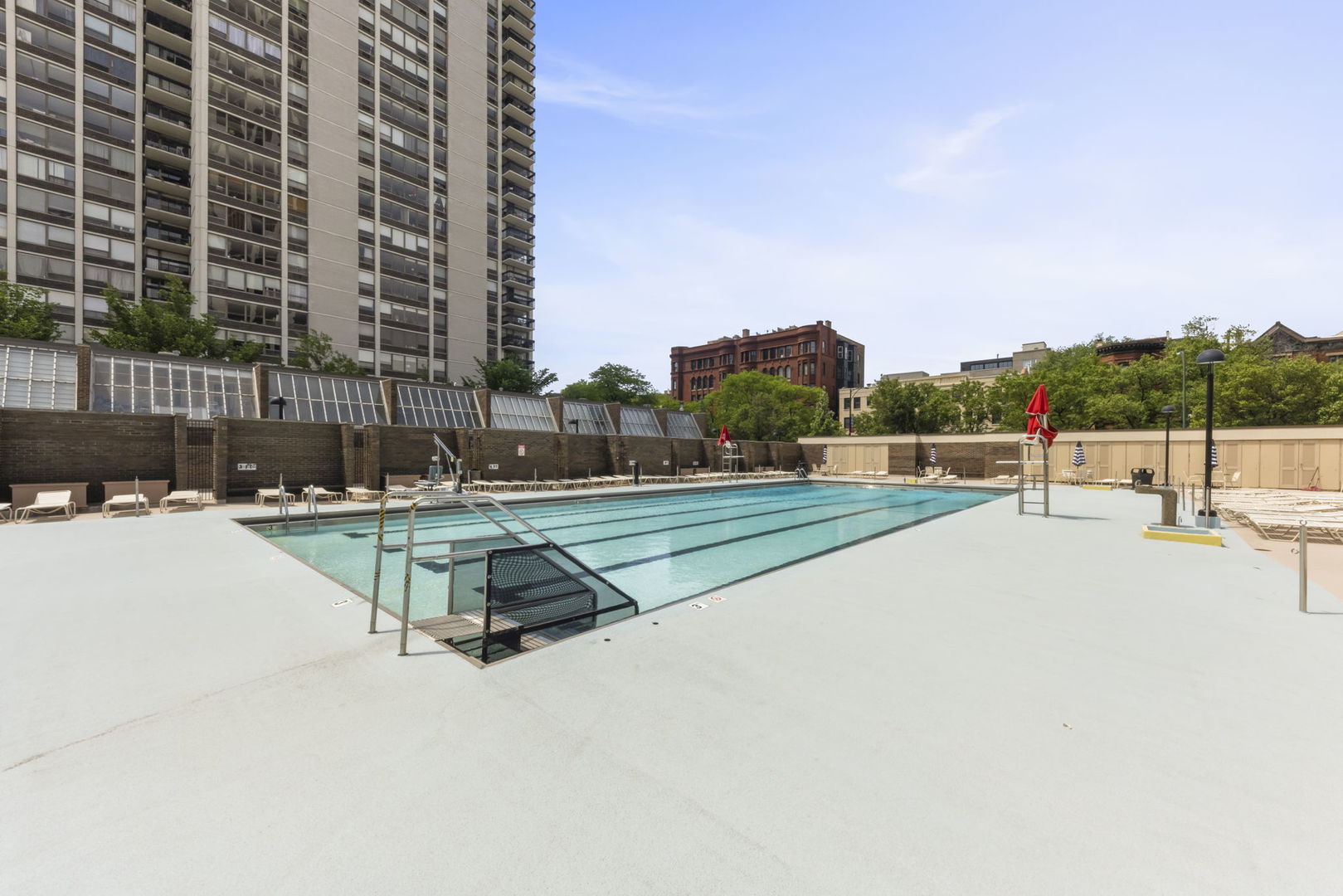 1555 N Sandburg Terrace #305K, Chicago, IL 60610