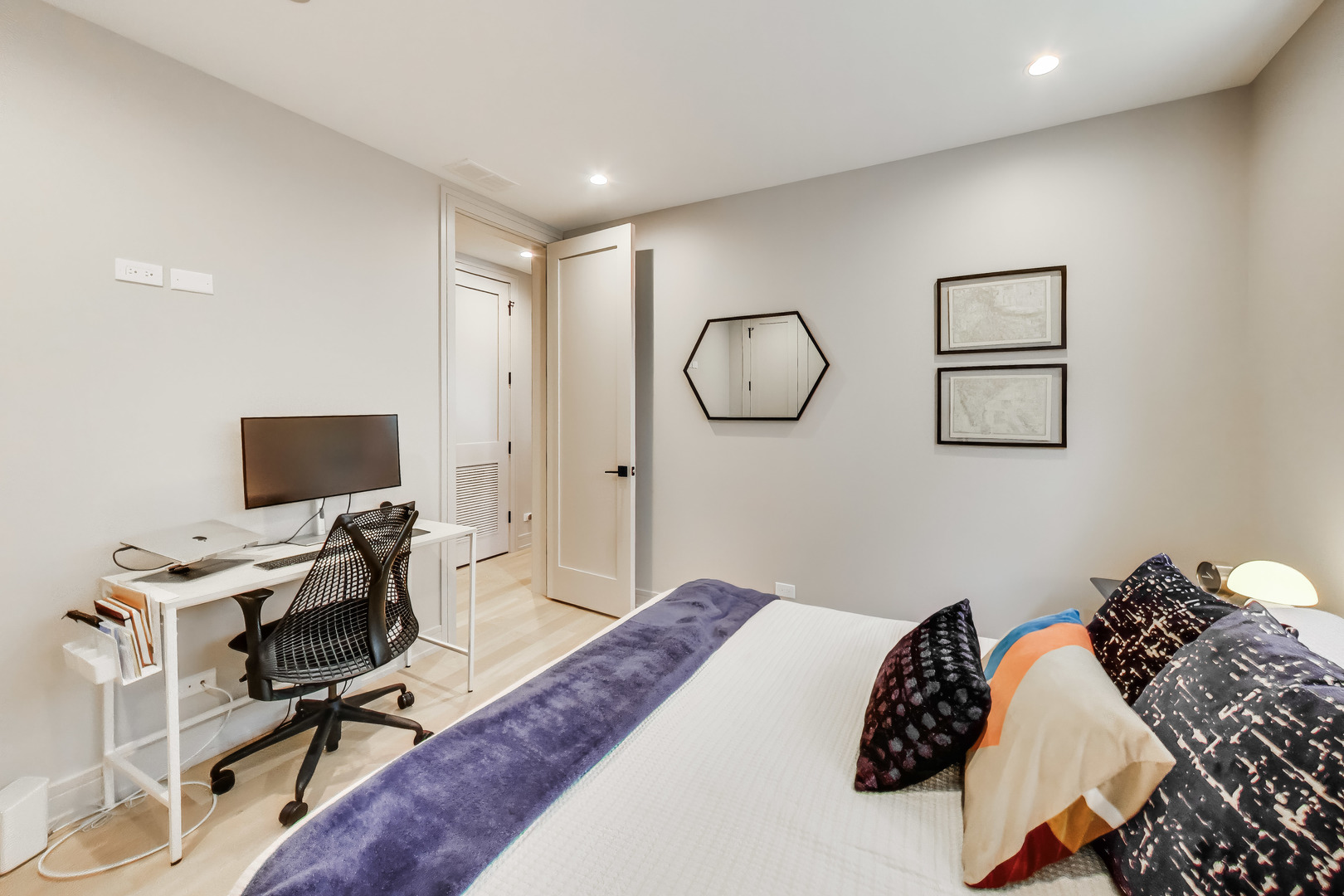 1350 W Erie Street #4E, Chicago, IL 60642
