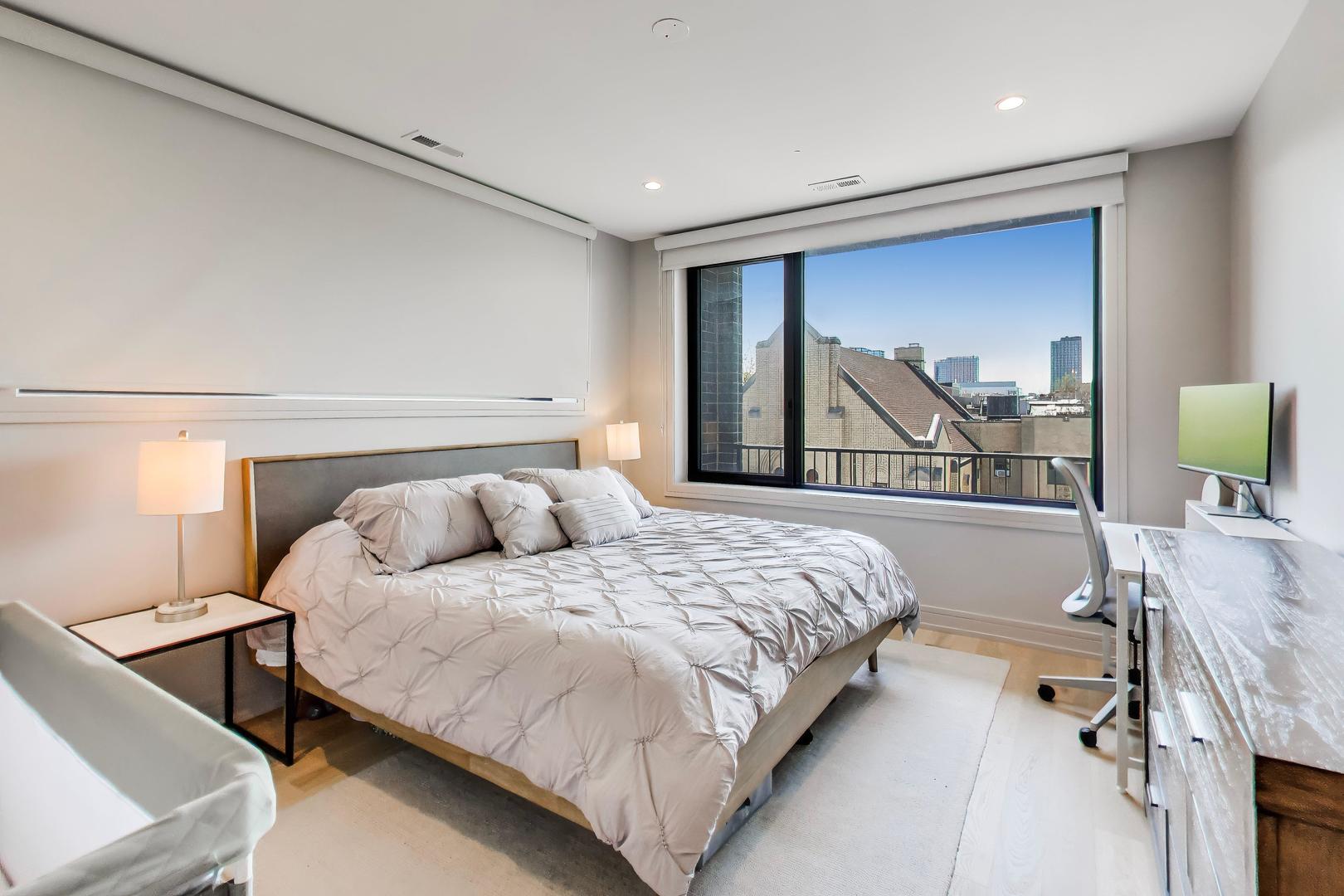 1350 W Erie Street #4E, Chicago, IL 60642