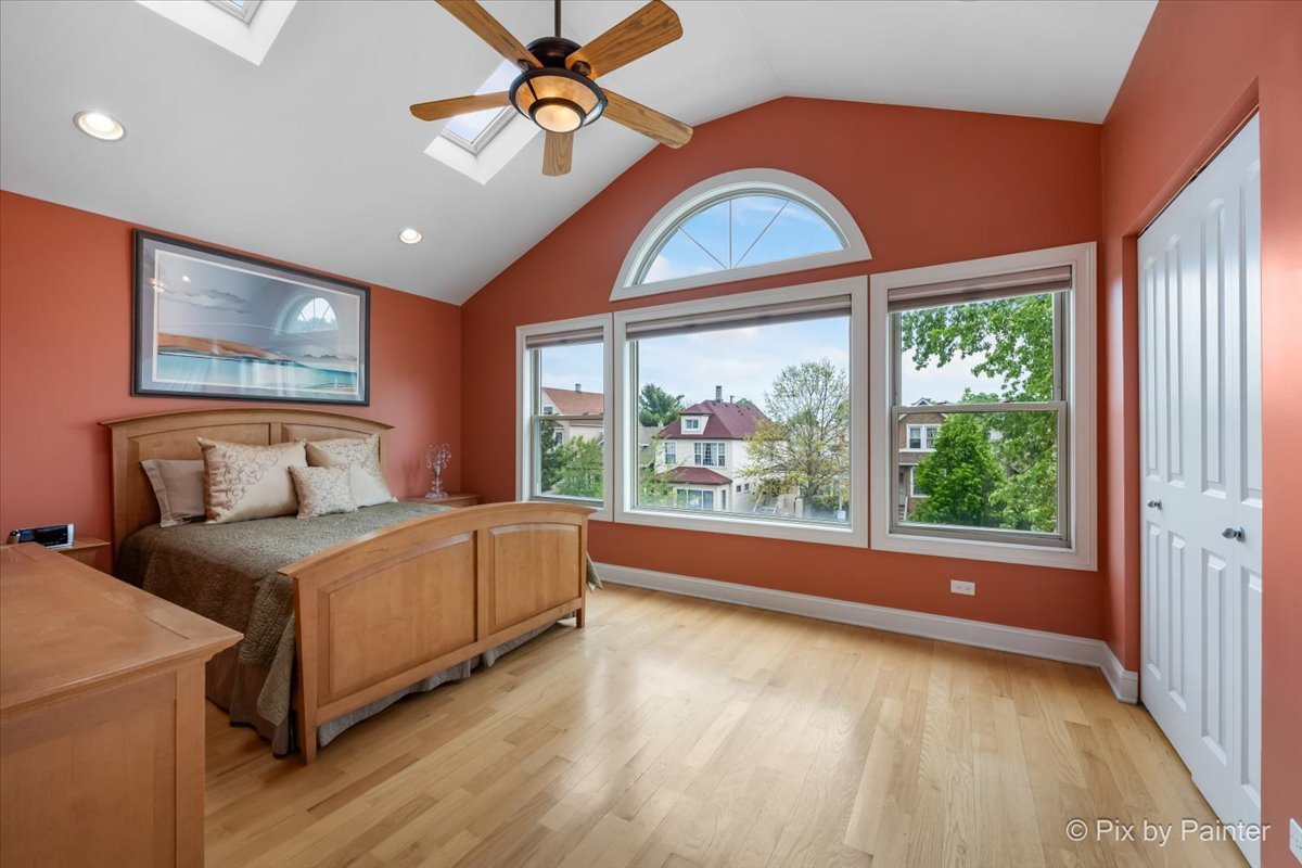 4906 N Kruger Avenue, Chicago, IL 60630