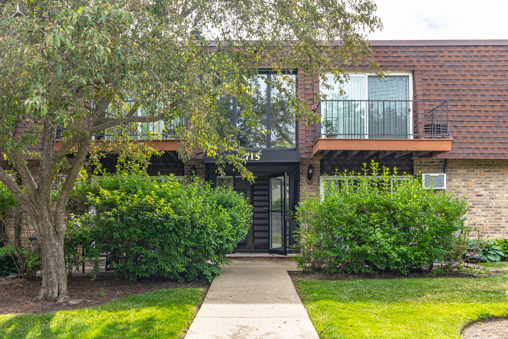715 Grove Drive #206, Buffalo Grove, IL 60089