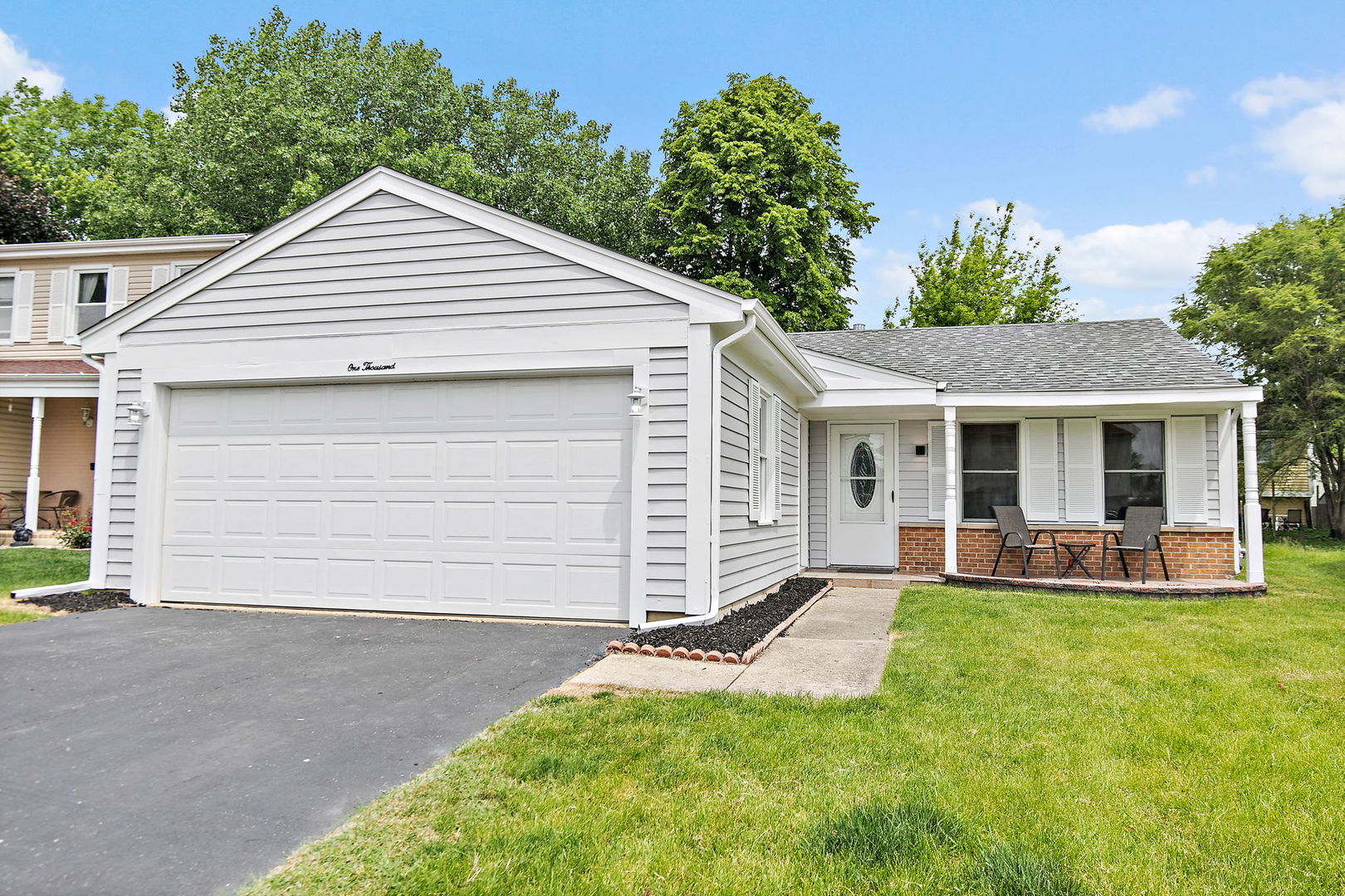 1000 Woodside Drive, Roselle, IL 60172