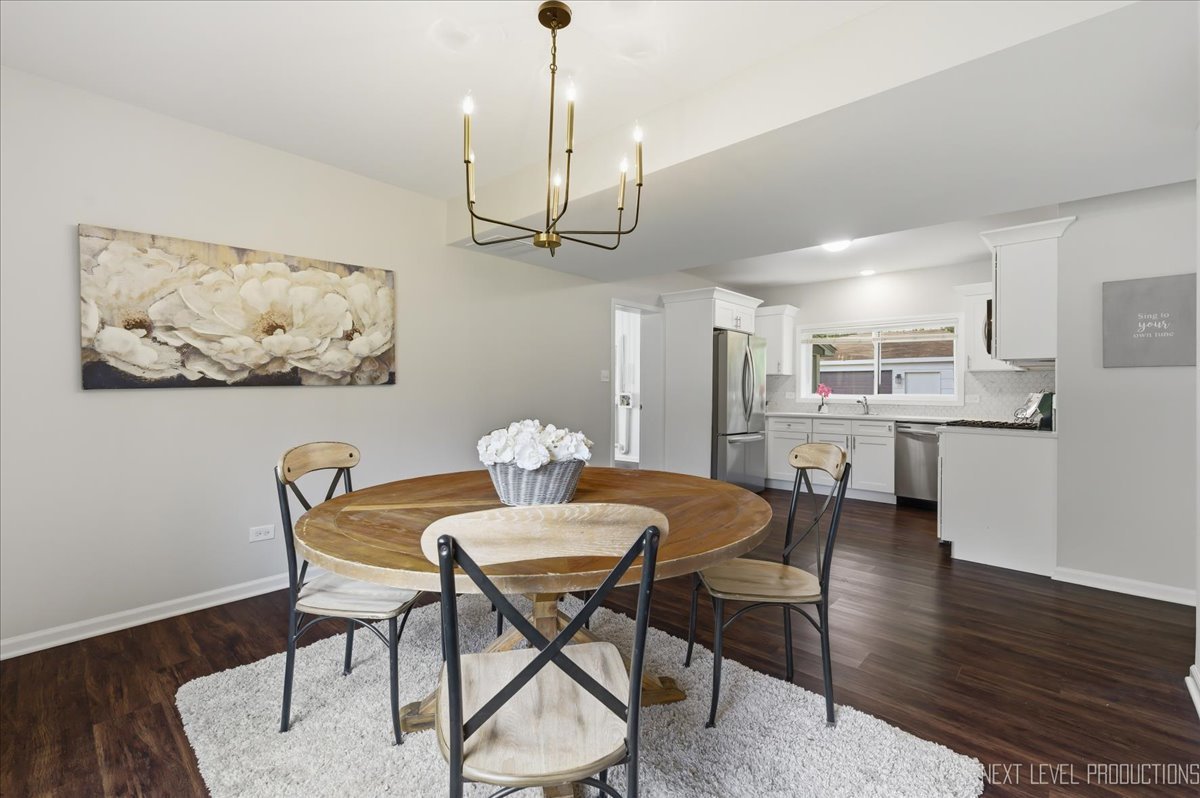 10155 Ivanhoe Avenue, Schiller Park, IL 60176
