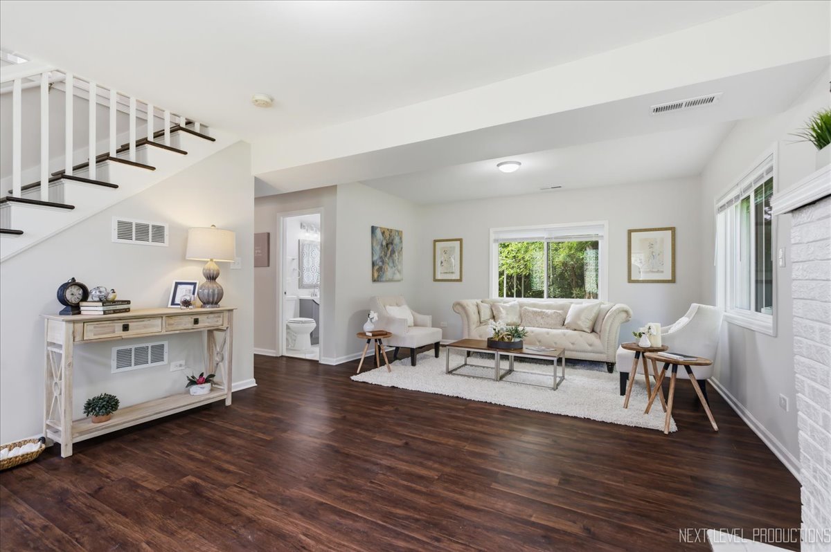 10155 Ivanhoe Avenue, Schiller Park, IL 60176