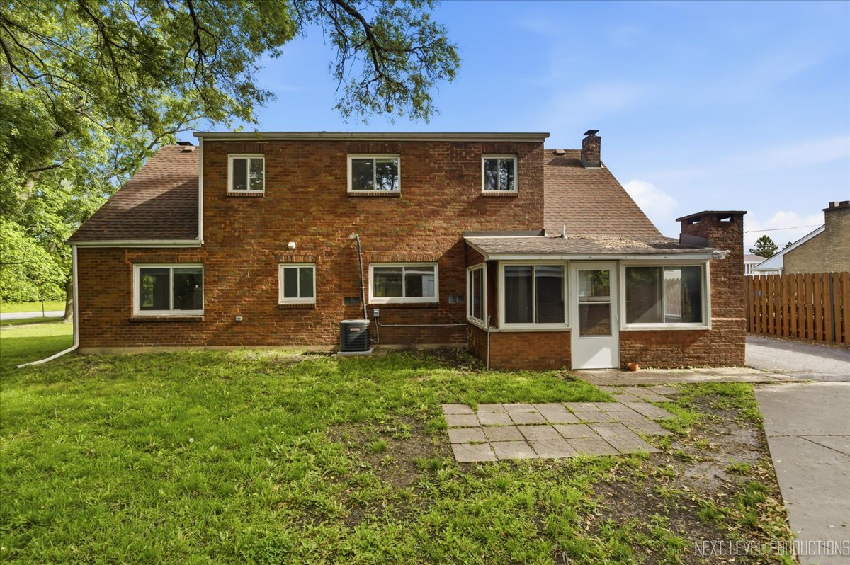 10155 Ivanhoe Avenue, Schiller Park, IL 60176