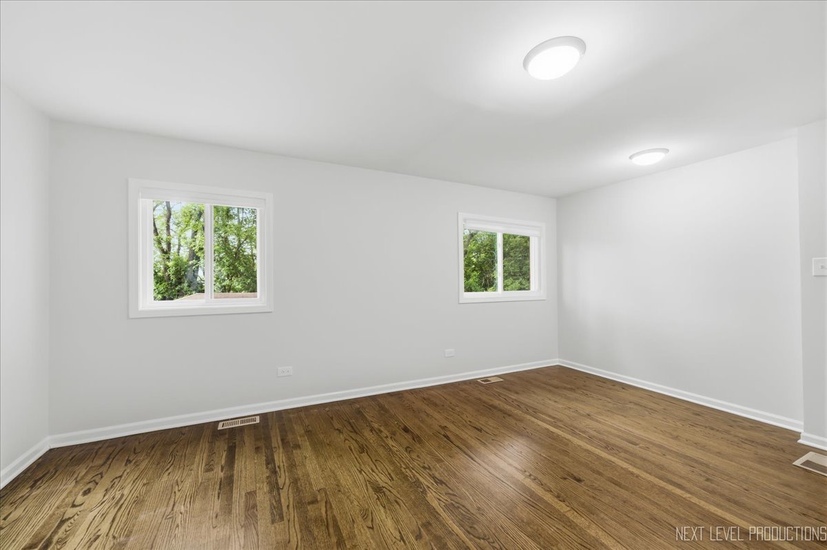 10155 Ivanhoe Avenue, Schiller Park, IL 60176