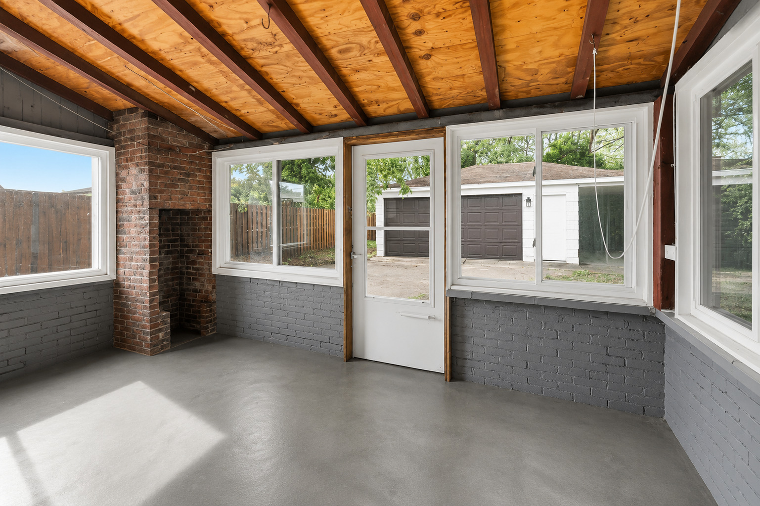 10155 Ivanhoe Avenue, Schiller Park, IL 60176