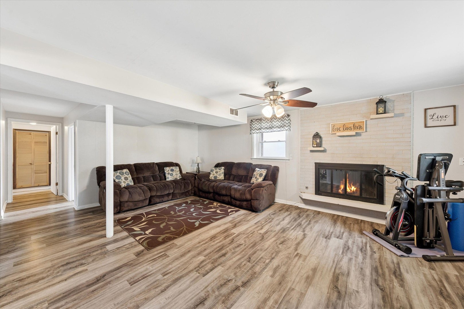 7329 Richmond Avenue, Darien, IL 60561