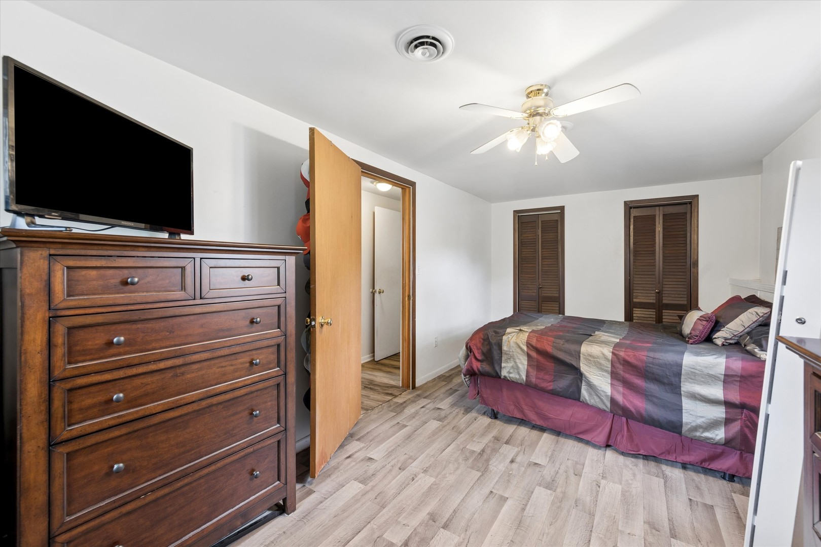 7329 Richmond Avenue, Darien, IL 60561