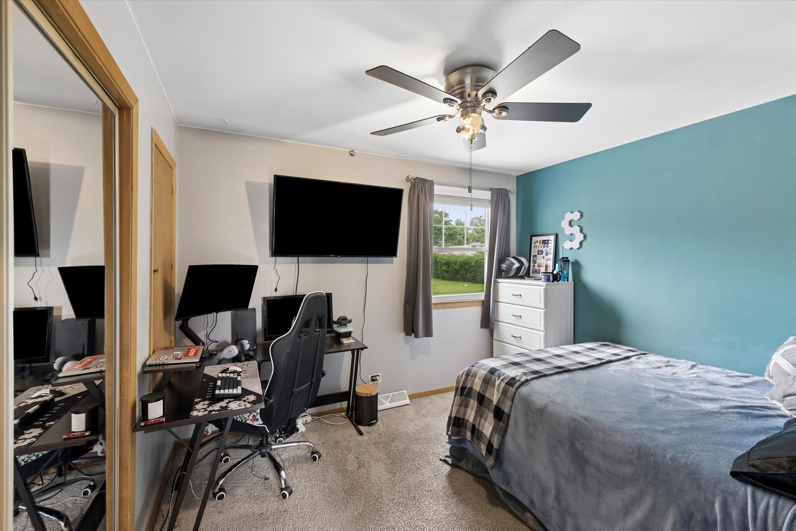 7329 Richmond Avenue, Darien, IL 60561