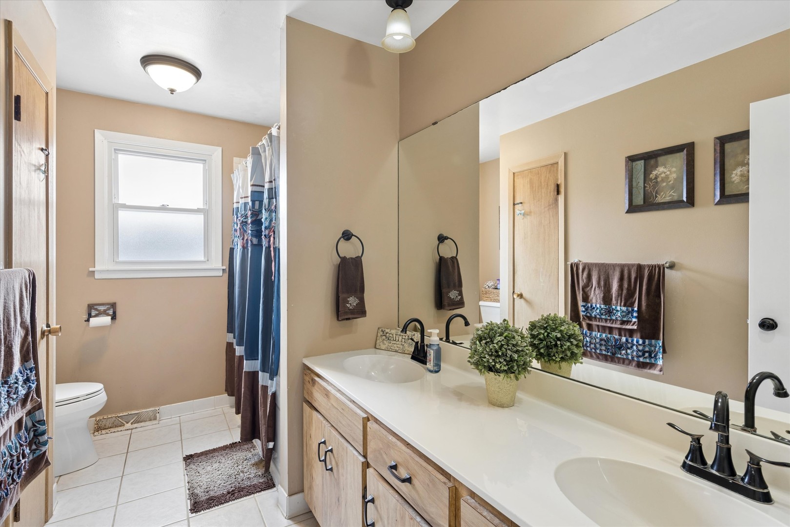 7329 Richmond Avenue, Darien, IL 60561