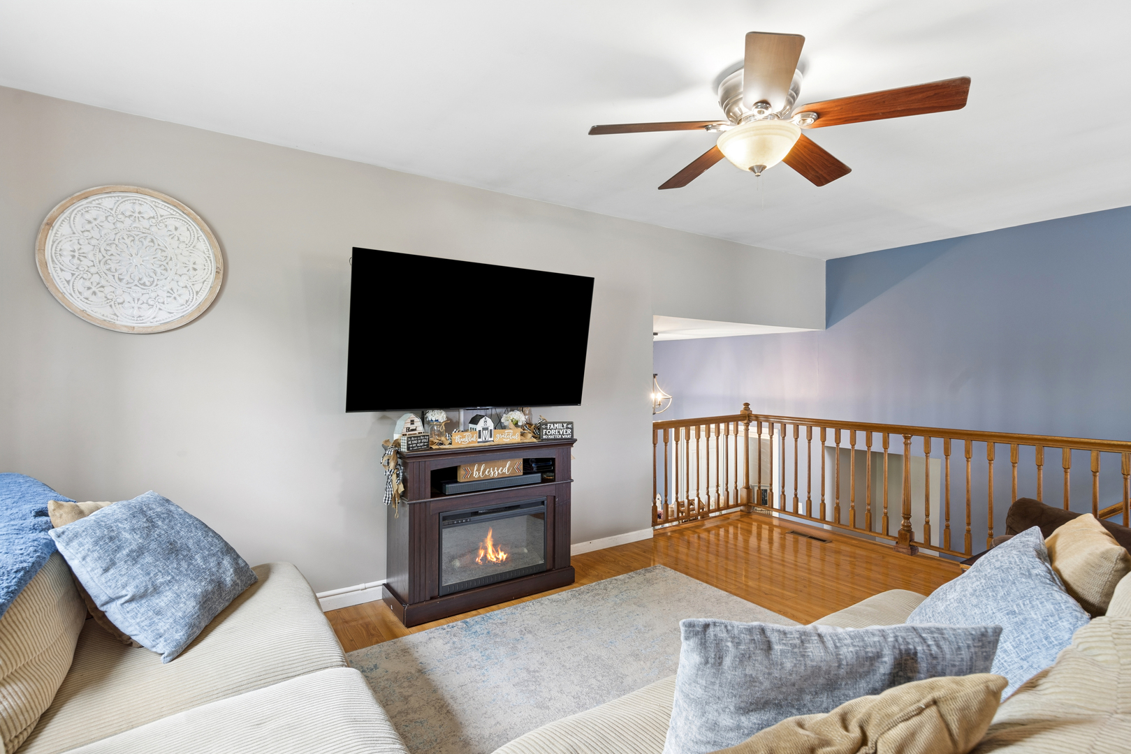 7329 Richmond Avenue, Darien, IL 60561