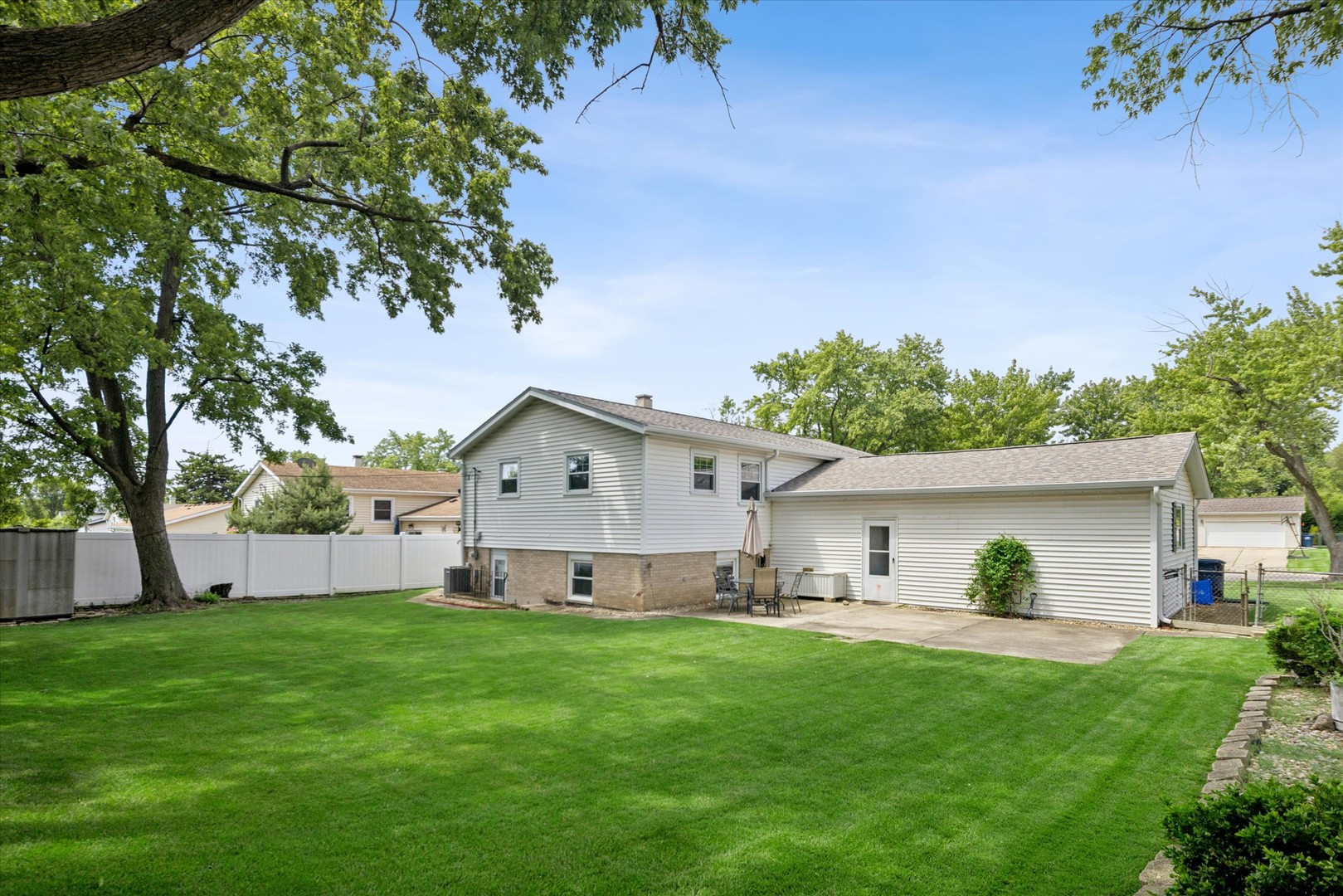 7329 Richmond Avenue, Darien, IL 60561