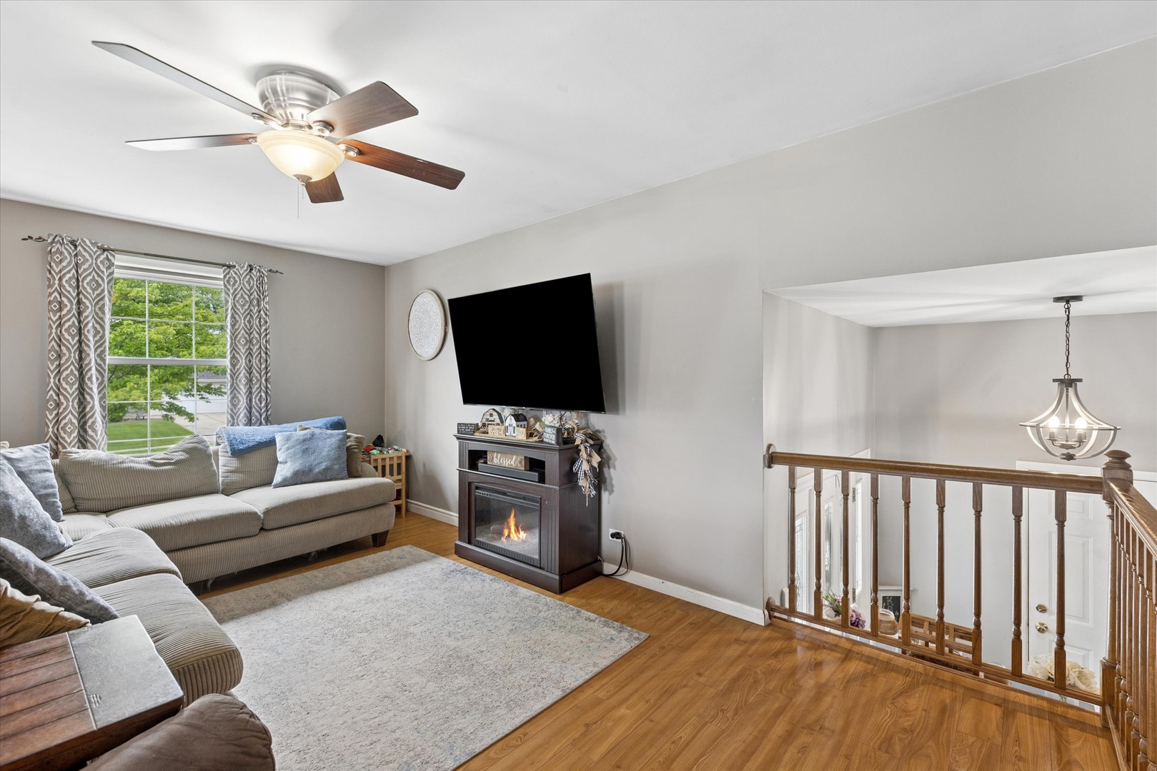 7329 Richmond Avenue, Darien, IL 60561