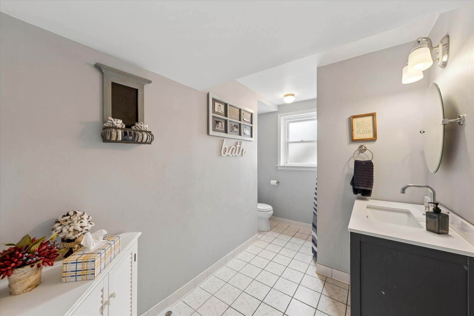 7329 Richmond Avenue, Darien, IL 60561