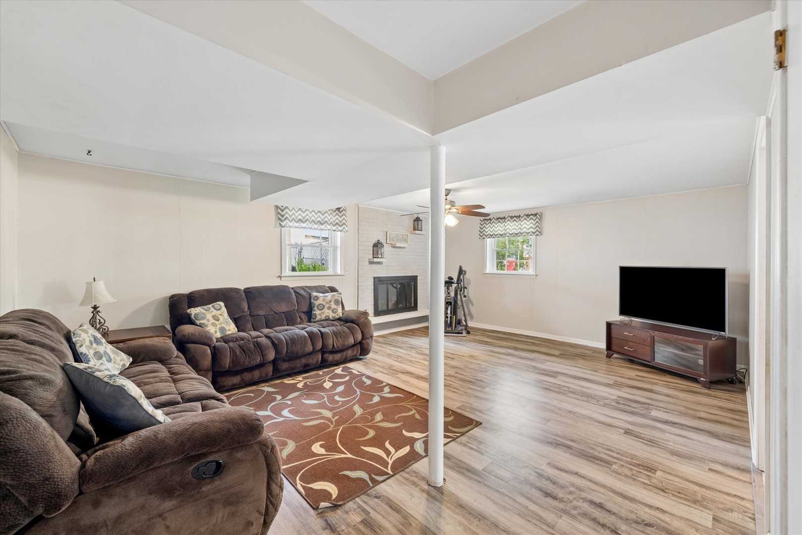 7329 Richmond Avenue, Darien, IL 60561