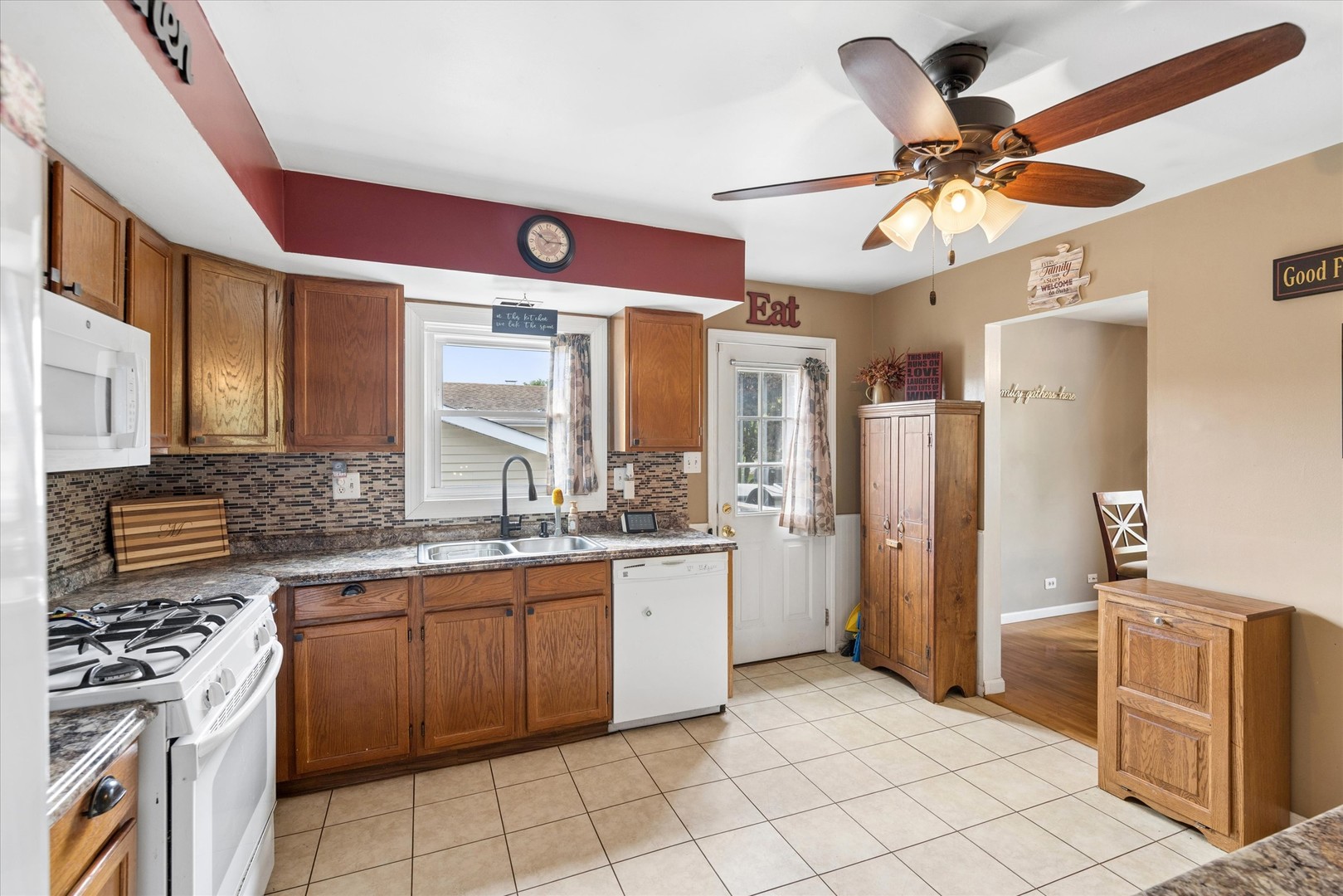7329 Richmond Avenue, Darien, IL 60561