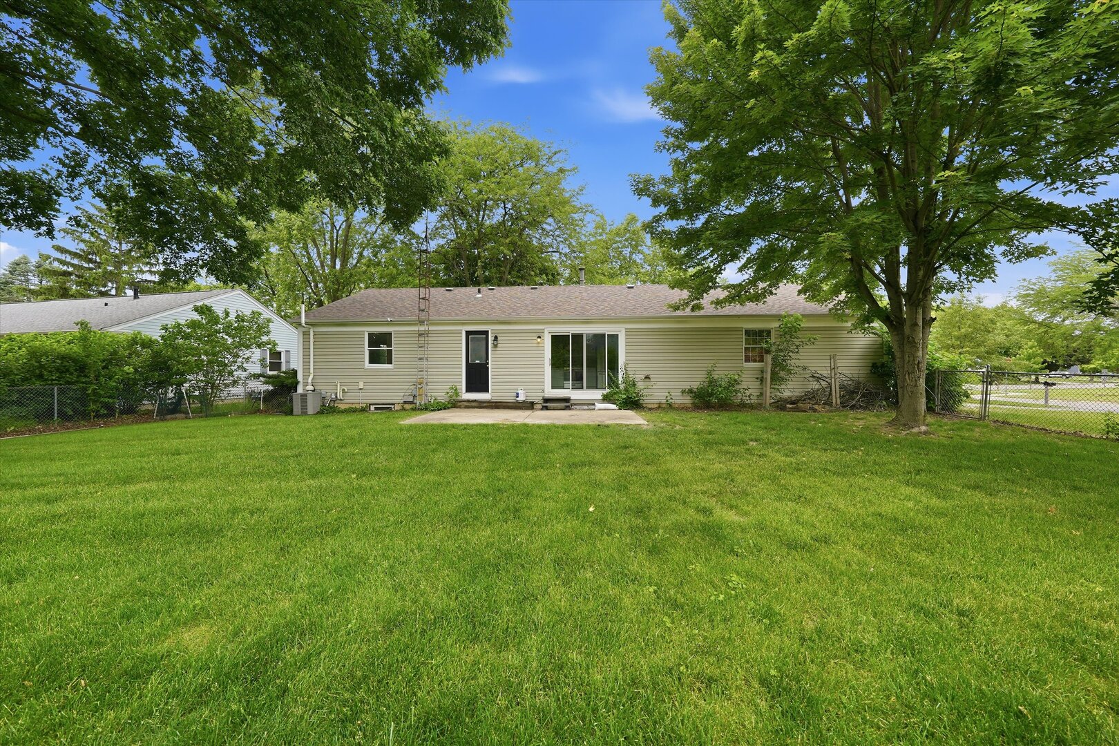 324 Boulder Hill Pass, Oswego, IL 60543