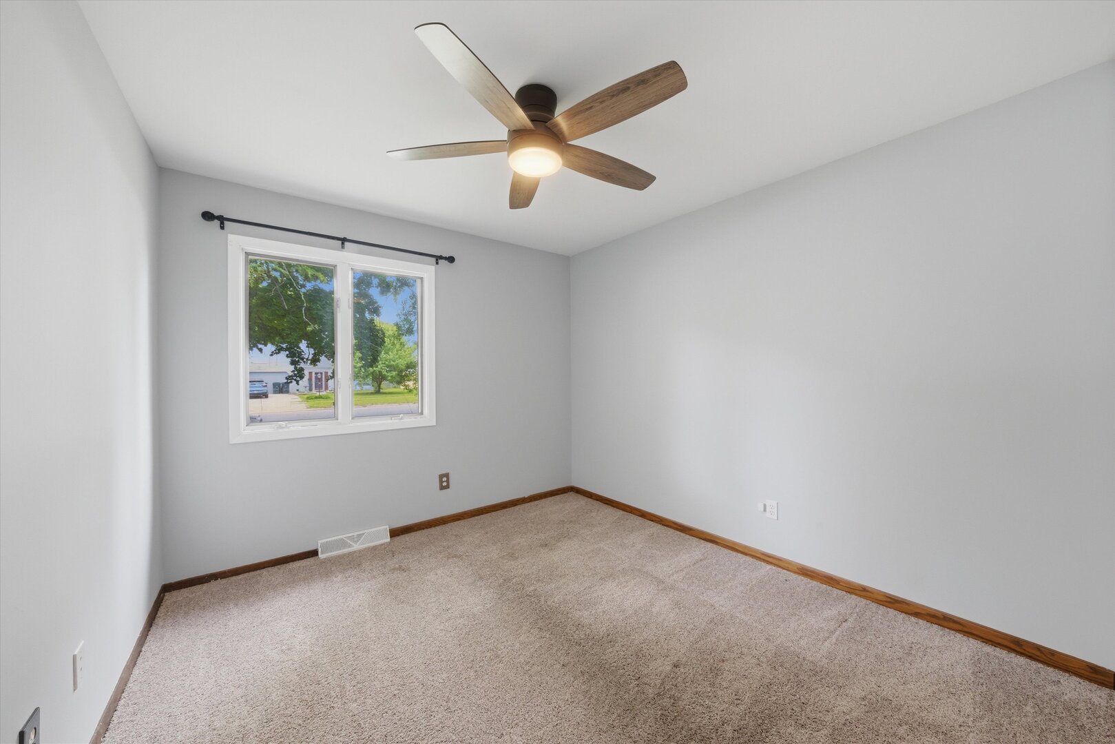 324 Boulder Hill Pass, Oswego, IL 60543