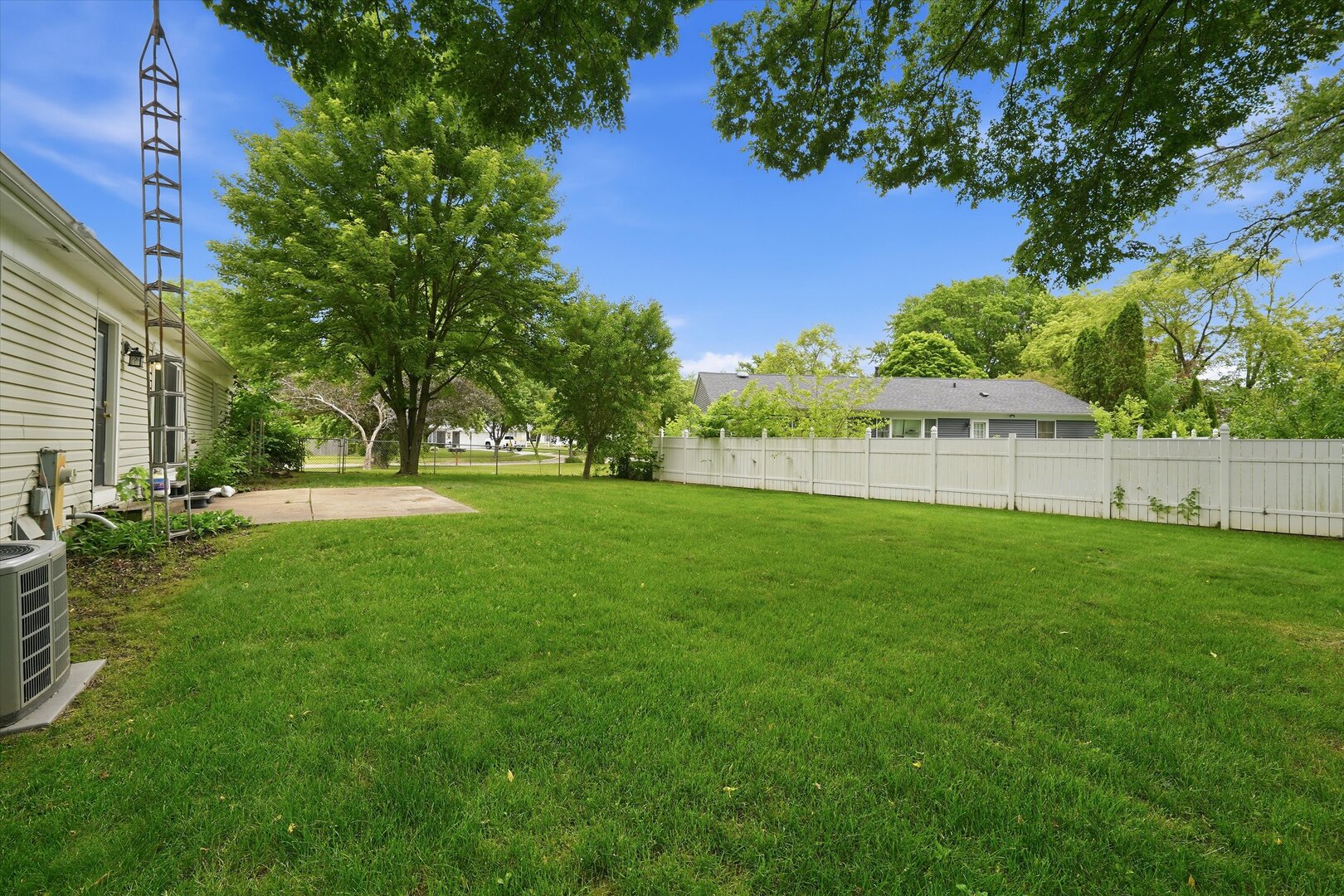 324 Boulder Hill Pass, Oswego, IL 60543