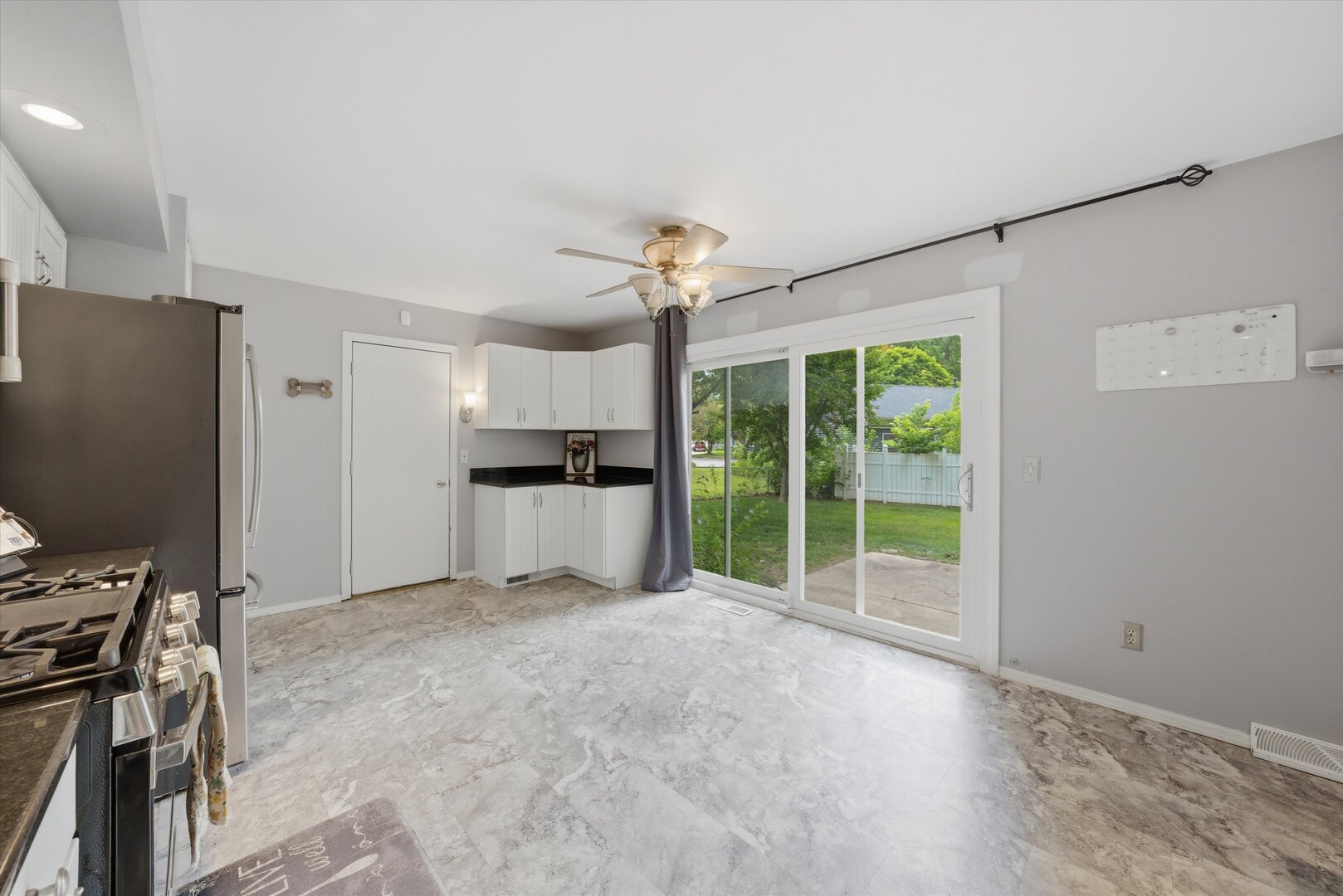 324 Boulder Hill Pass, Oswego, IL 60543