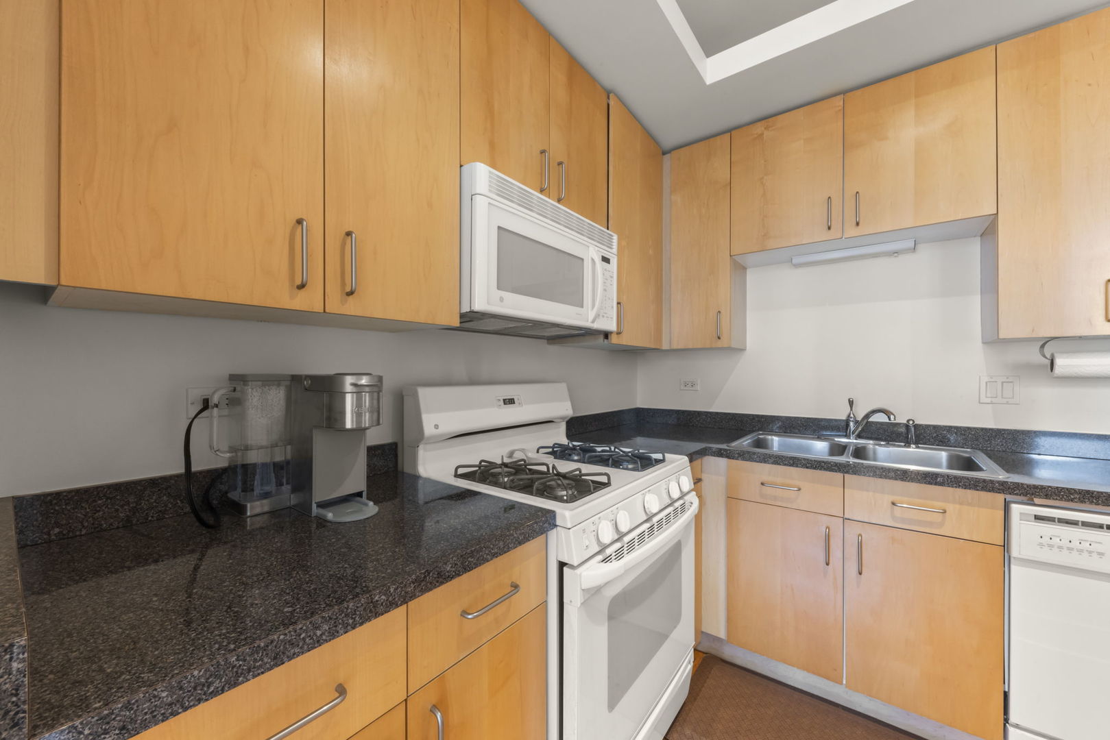 212 W Washington Avenue #1508, Chicago, IL 60606