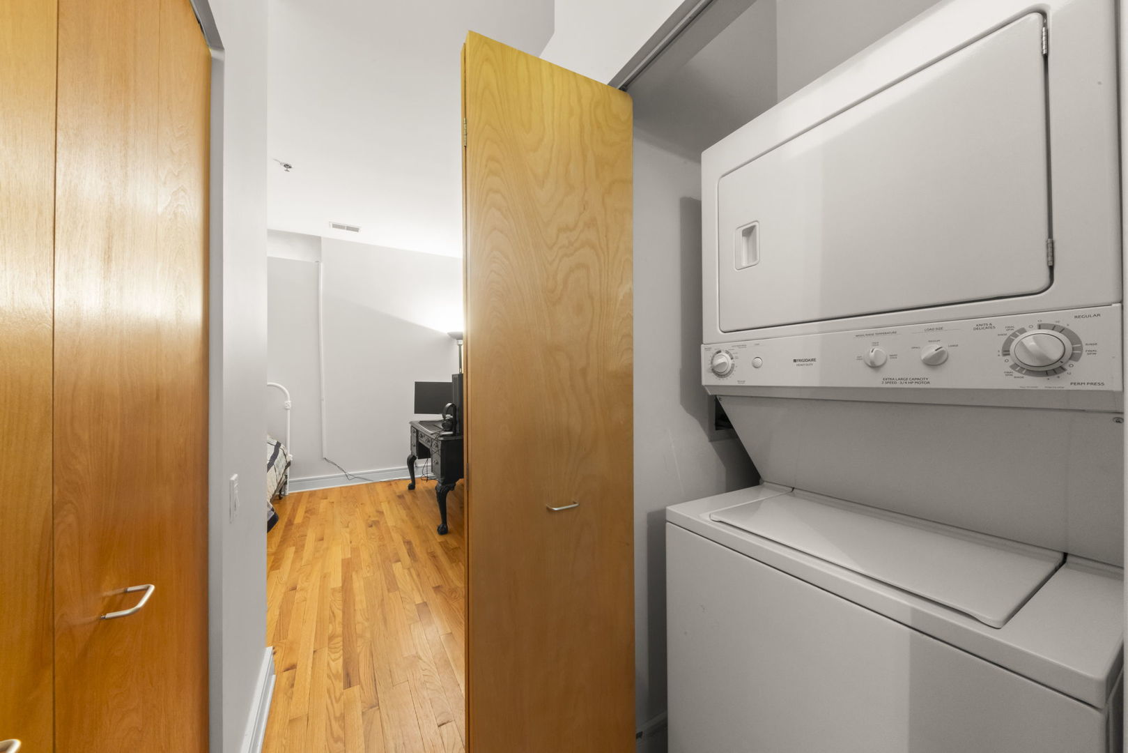 212 W Washington Avenue #1508, Chicago, IL 60606