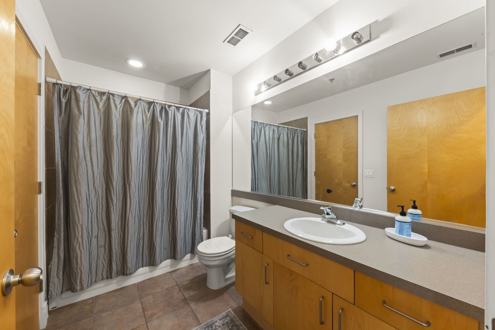 212 W Washington Avenue #1508, Chicago, IL 60606
