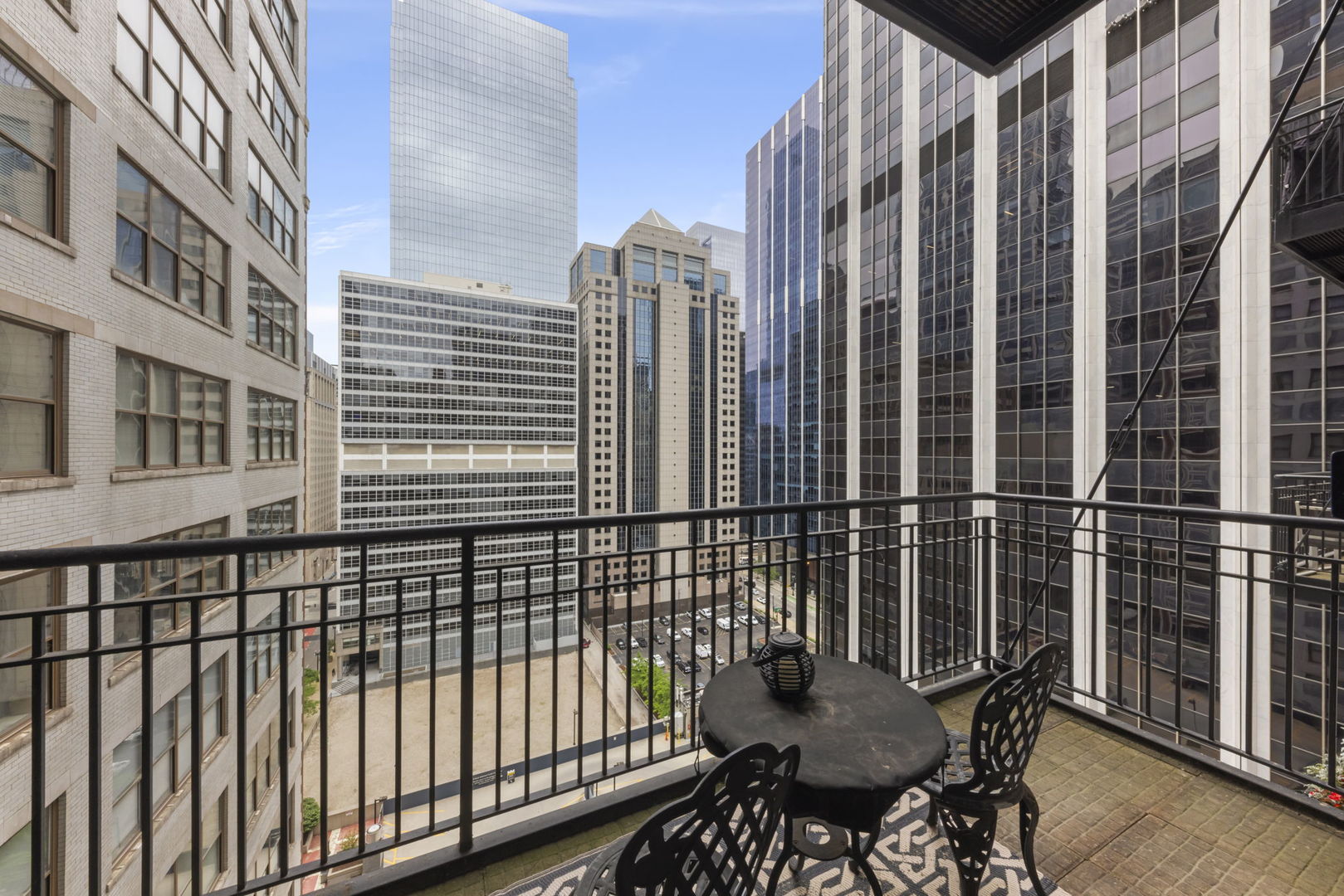 212 W Washington Avenue #1508, Chicago, IL 60606