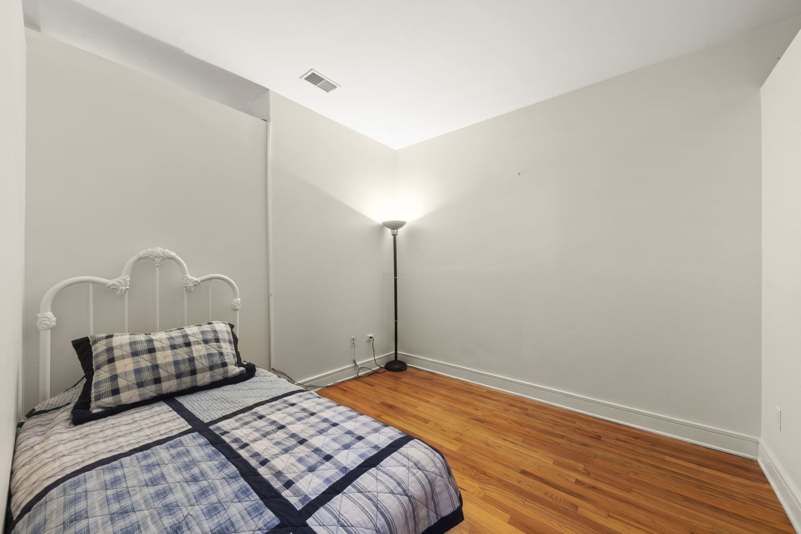 212 W Washington Avenue #1508, Chicago, IL 60606