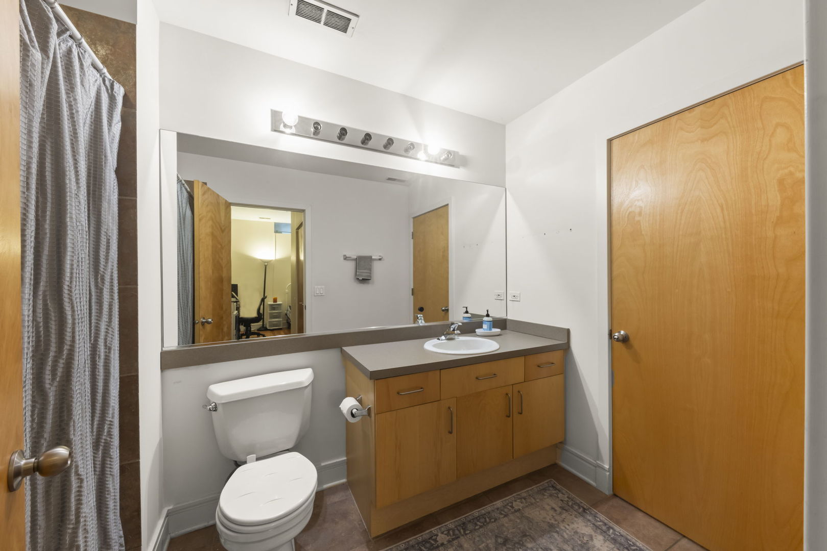 212 W Washington Avenue #1508, Chicago, IL 60606
