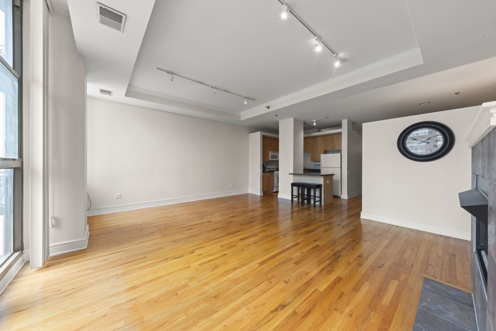212 W Washington Avenue #1508, Chicago, IL 60606