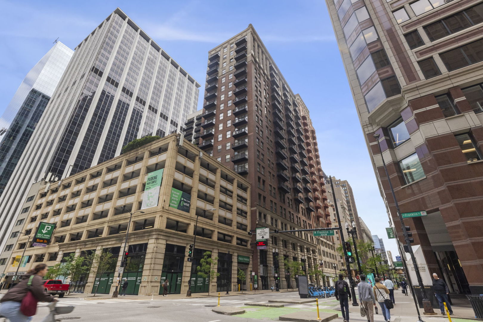 212 W Washington Avenue #1508, Chicago, IL 60606