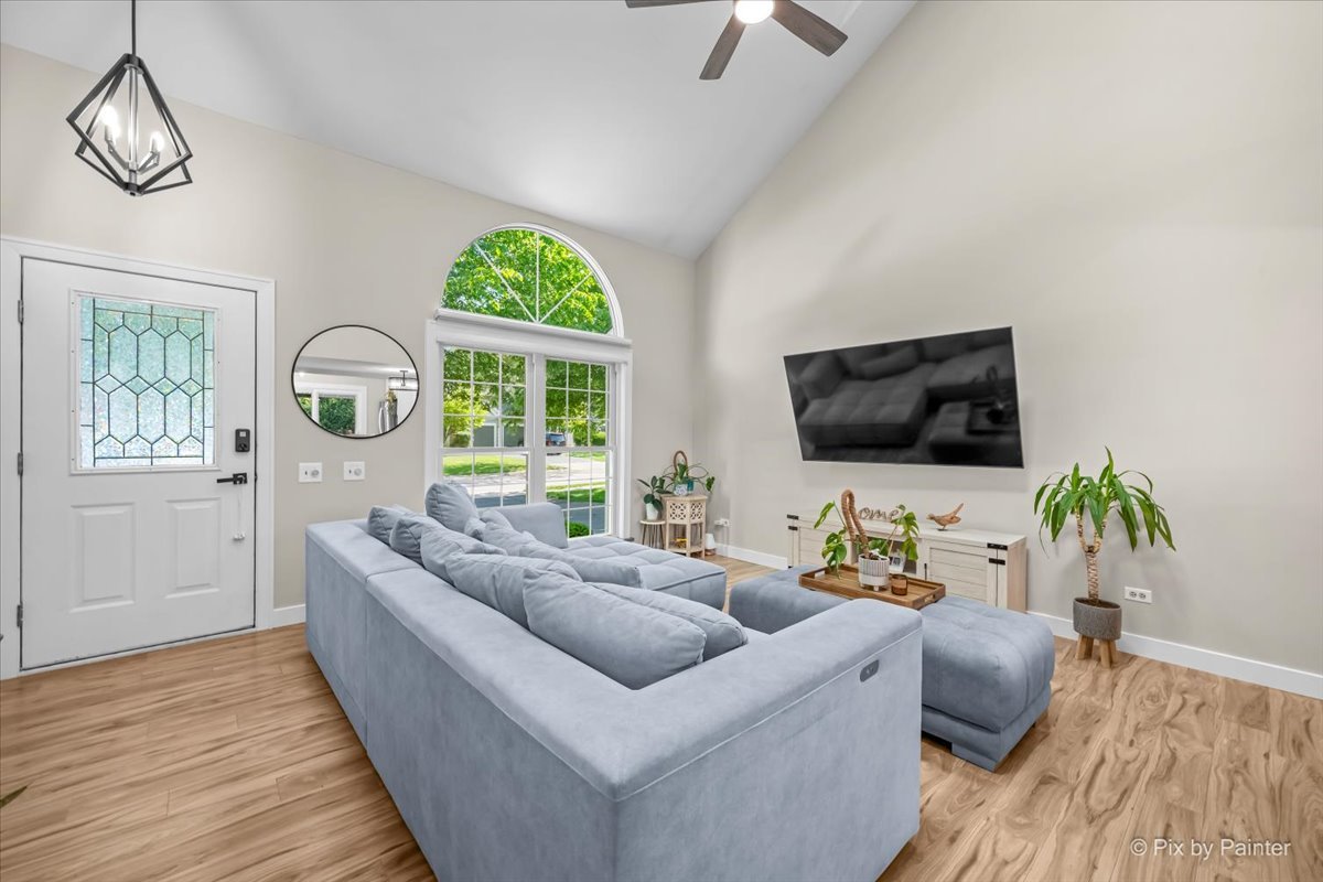 2107 Teton Parkway, Algonquin, IL 60102