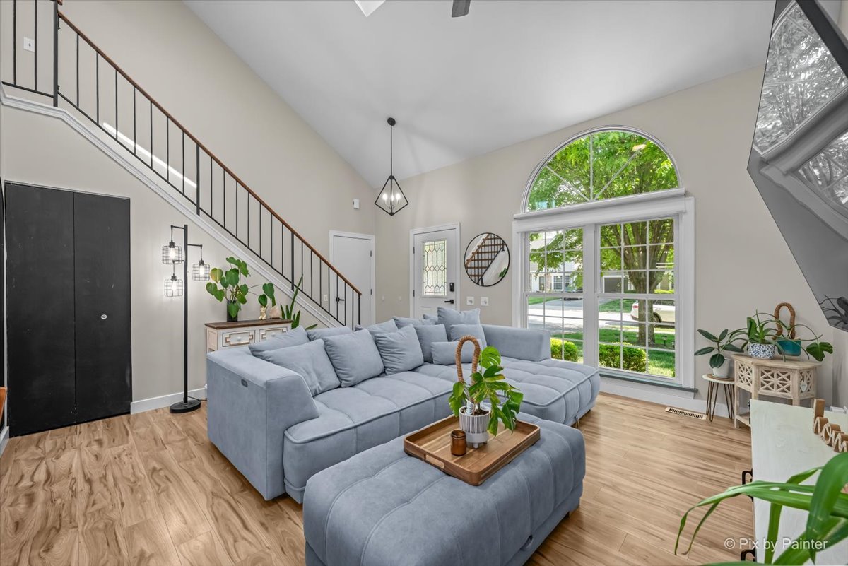 2107 Teton Parkway, Algonquin, IL 60102