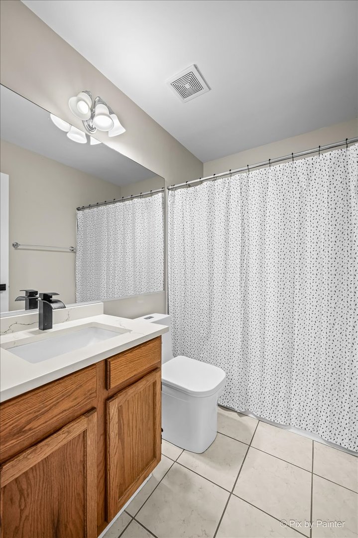 2107 Teton Parkway, Algonquin, IL 60102