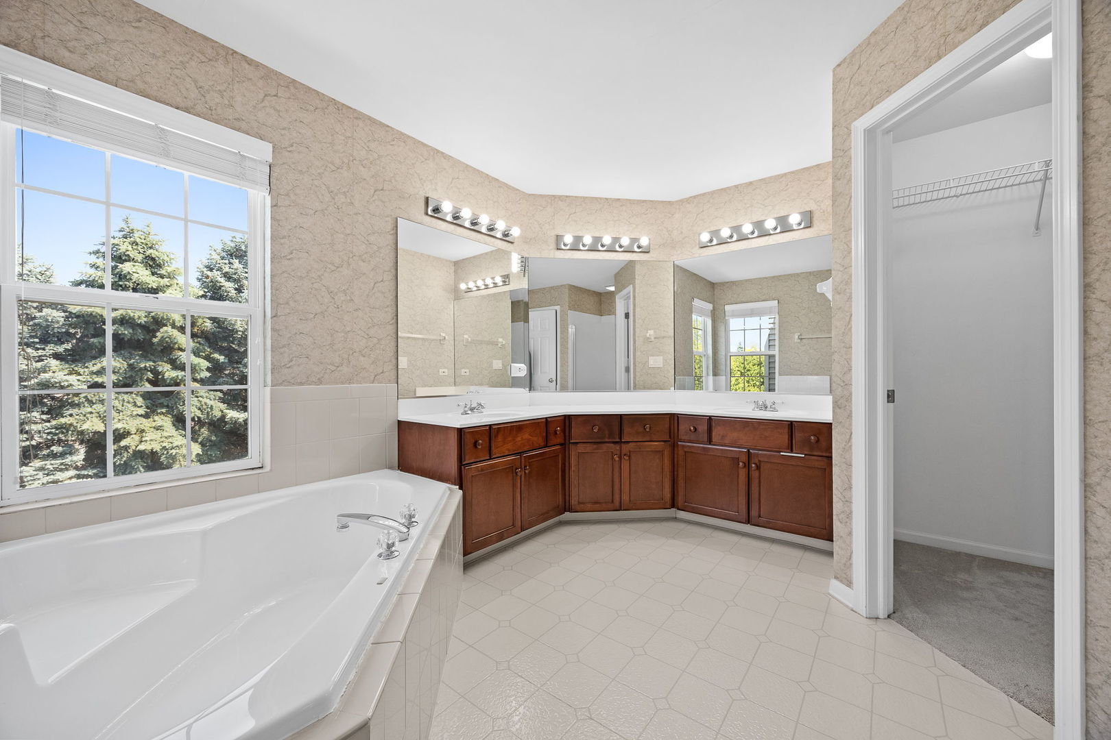 3415 Rosecroft Lane, Naperville, IL 60564
