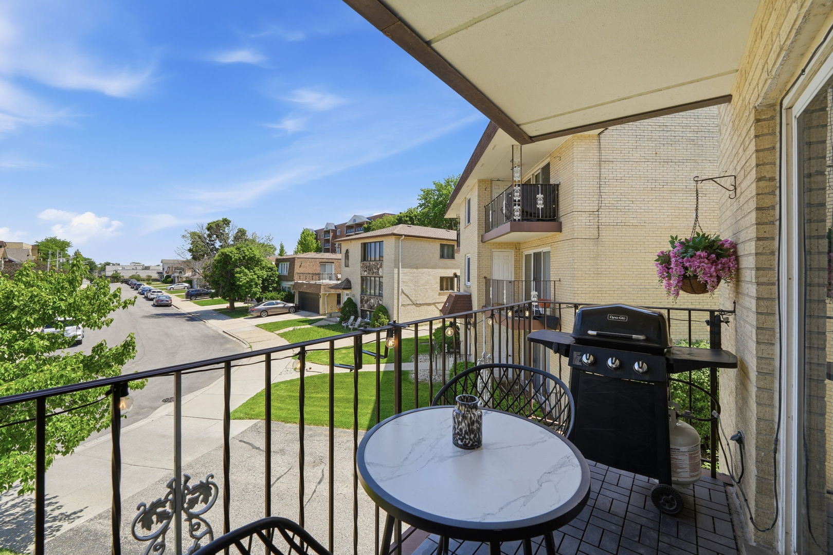 4100 N Neenah Avenue #201N, Chicago, IL 60634
