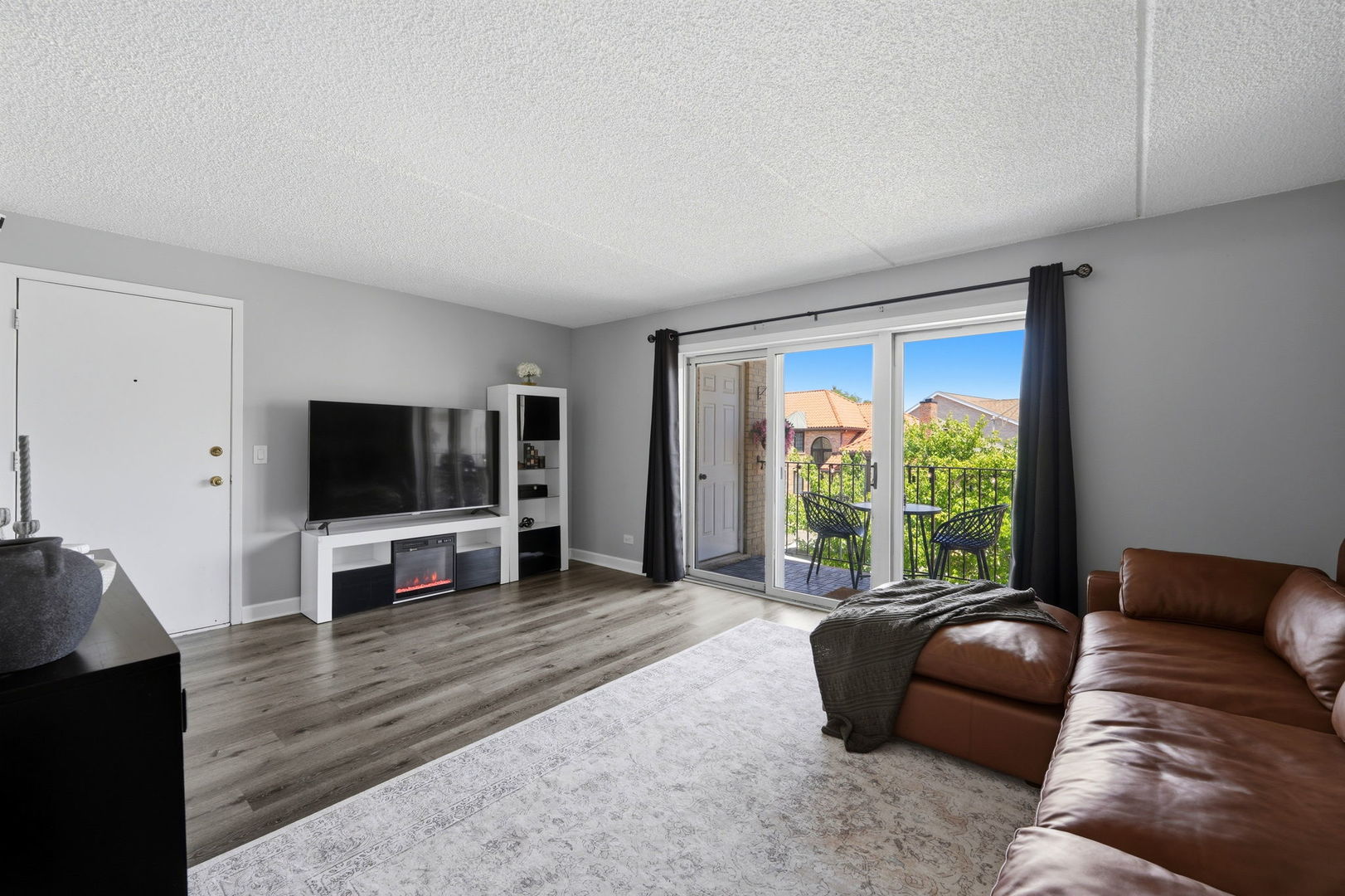 4100 N Neenah Avenue #201N, Chicago, IL 60634