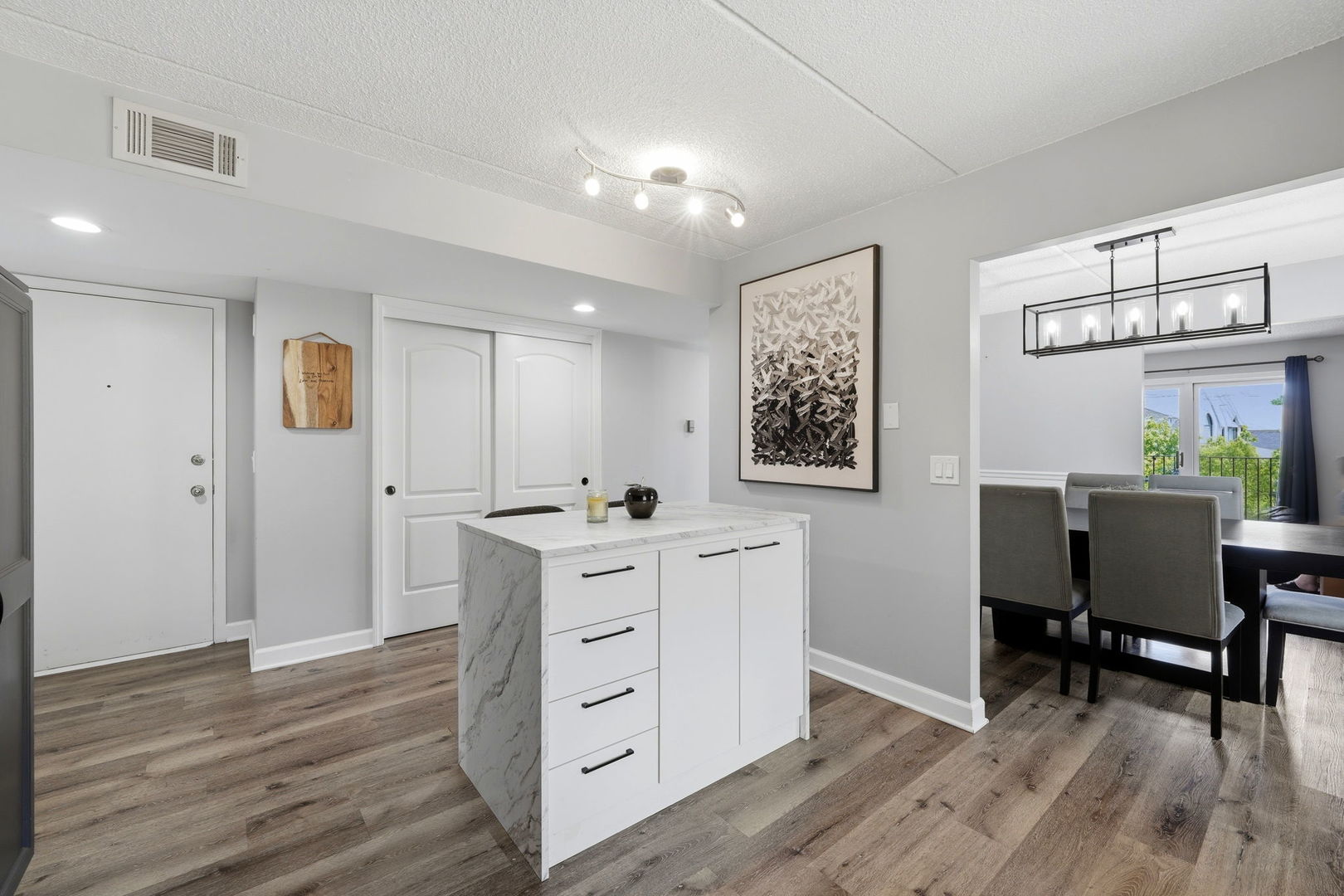 4100 N Neenah Avenue #201N, Chicago, IL 60634
