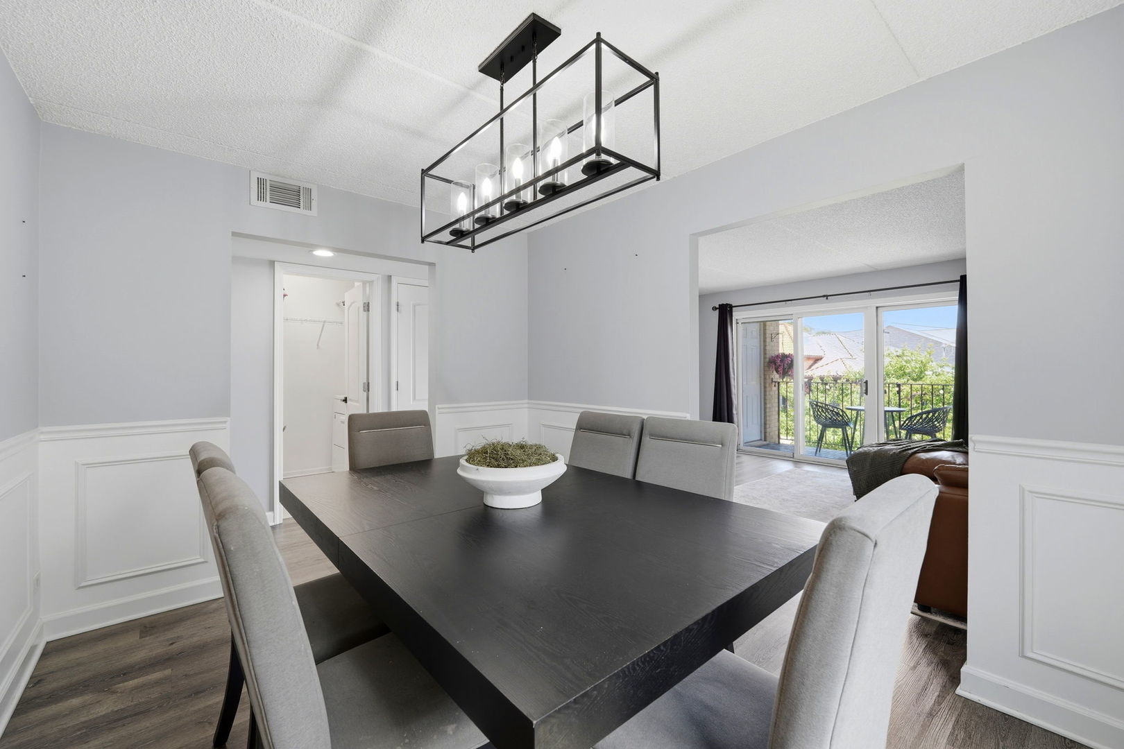 4100 N Neenah Avenue #201N, Chicago, IL 60634