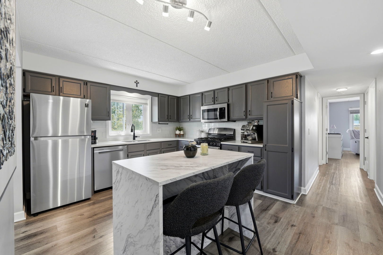 4100 N Neenah Avenue #201N, Chicago, IL 60634