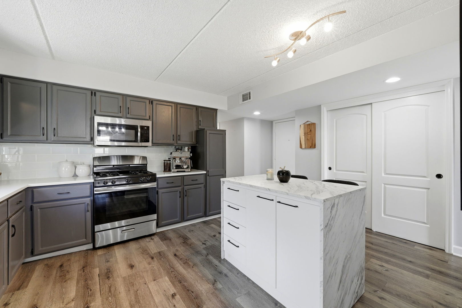 4100 N Neenah Avenue #201N, Chicago, IL 60634