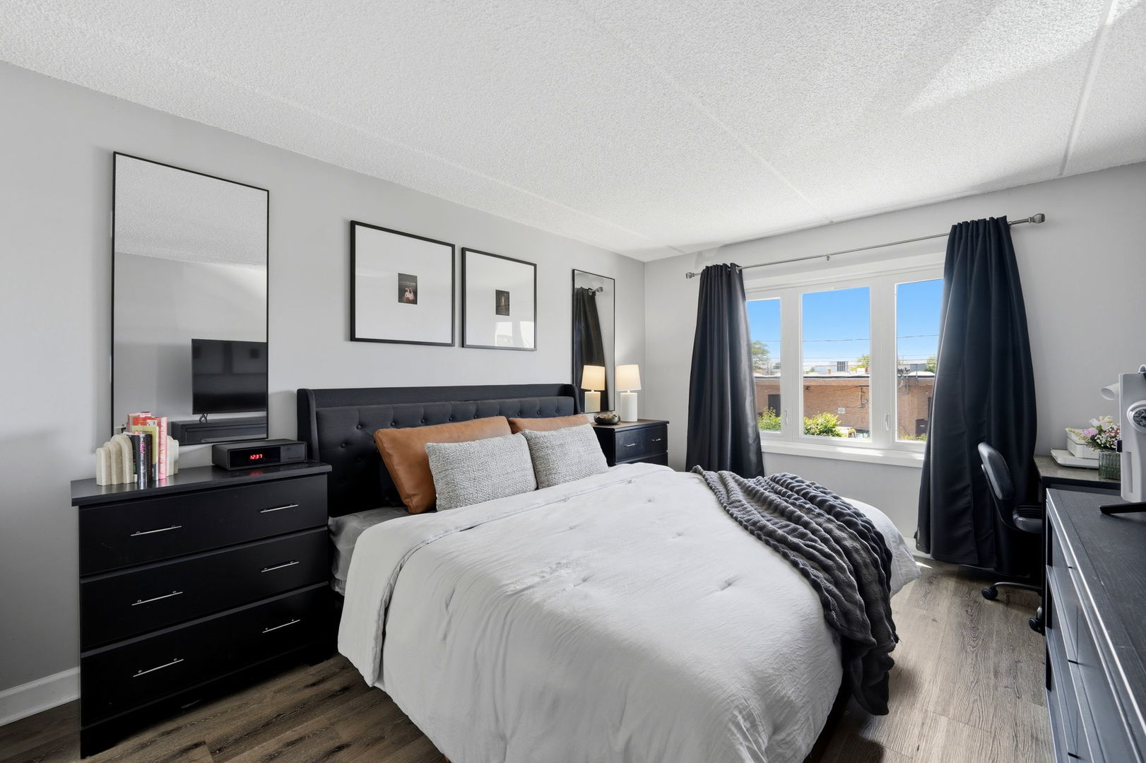 4100 N Neenah Avenue #201N, Chicago, IL 60634