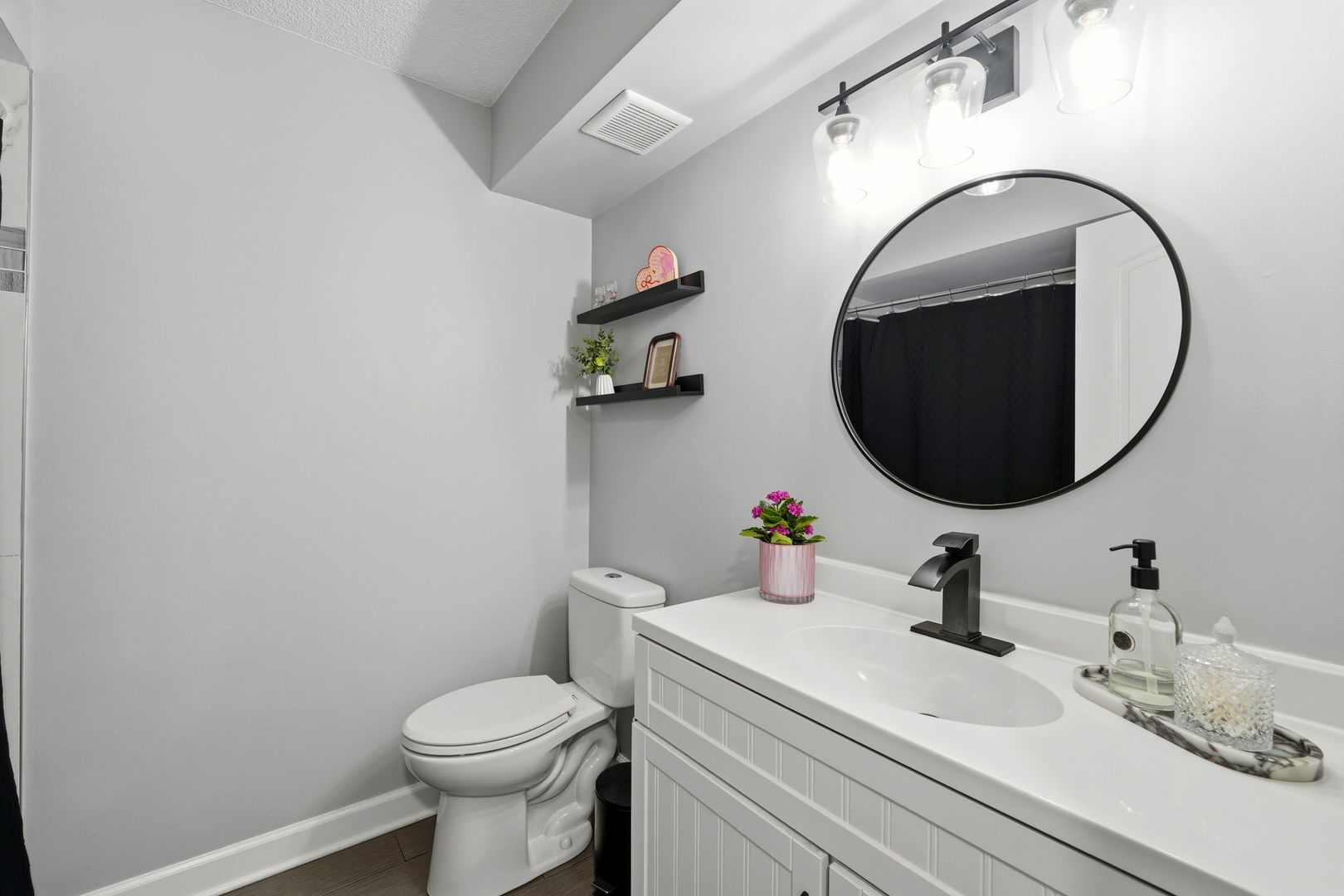 4100 N Neenah Avenue #201N, Chicago, IL 60634