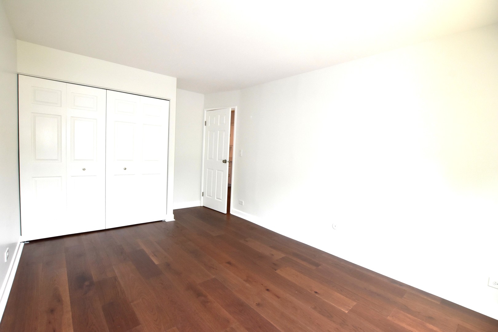 500 W Huntington Commons Road #157, Mount Prospect, IL 60056