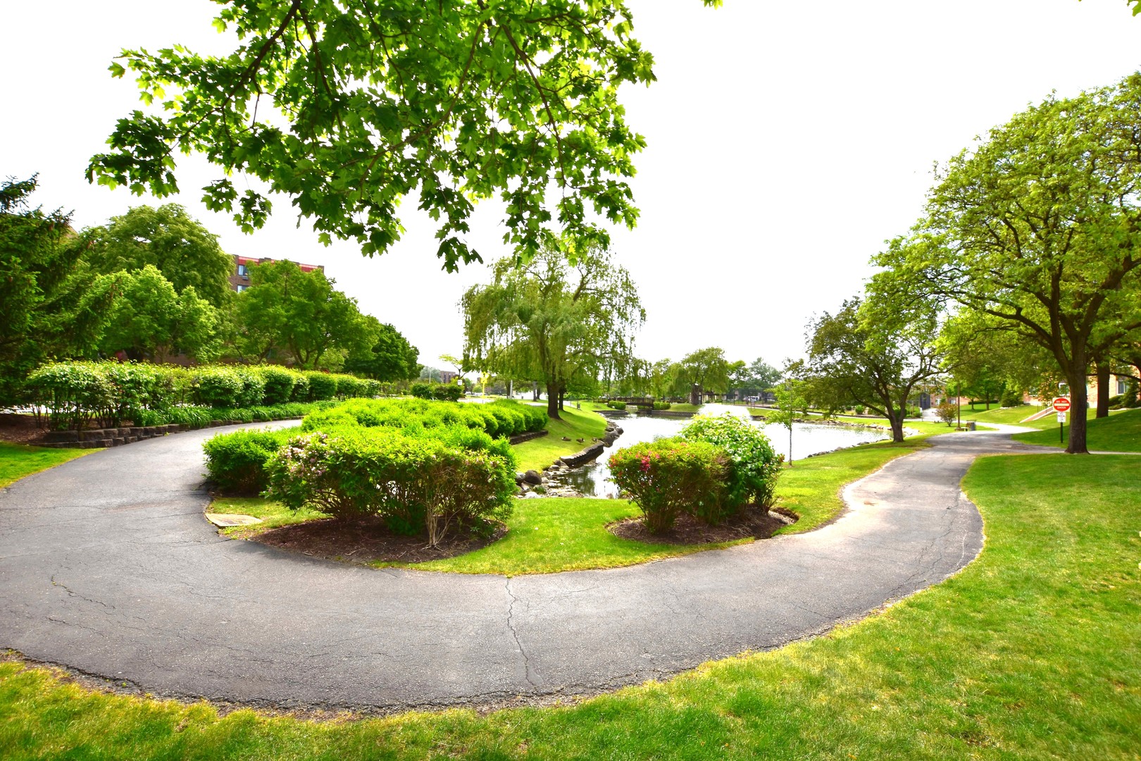 500 W Huntington Commons Road #157, Mount Prospect, IL 60056