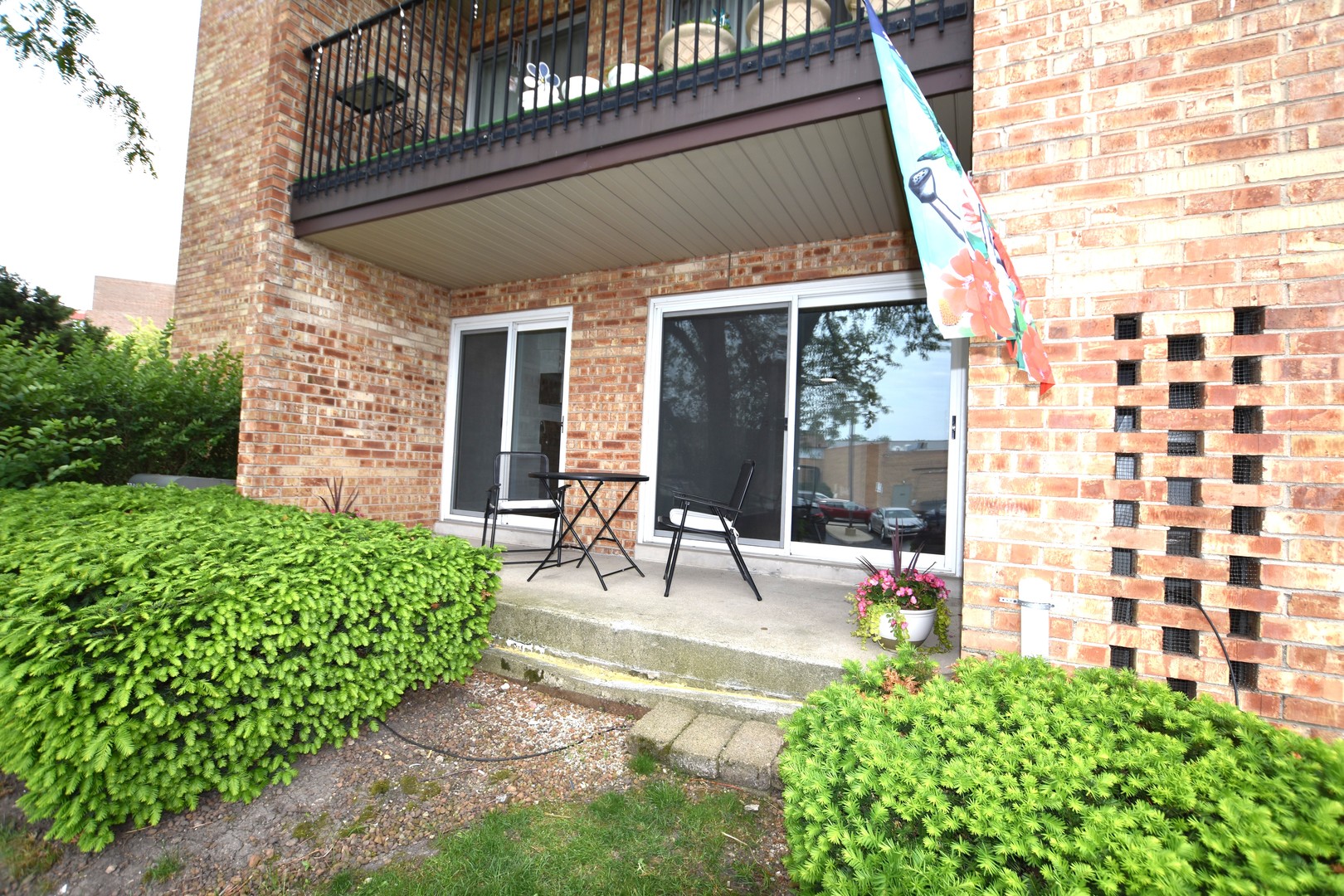 500 W Huntington Commons Road #157, Mount Prospect, IL 60056