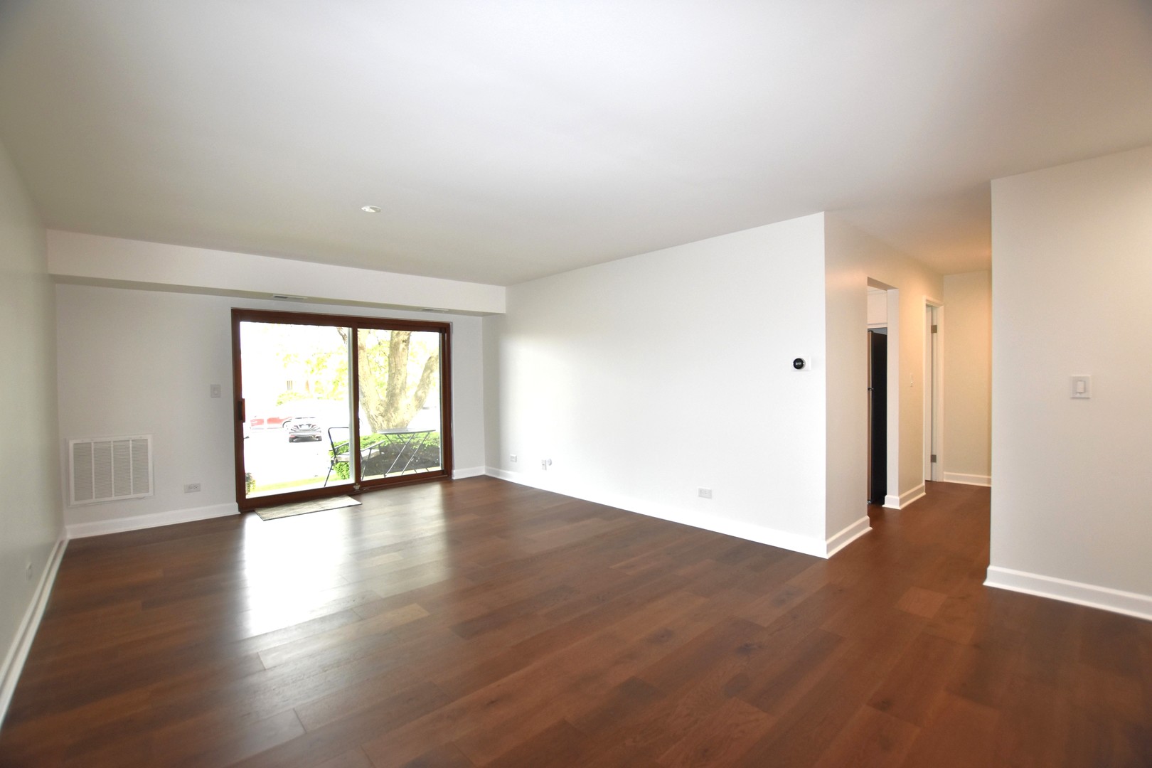 500 W Huntington Commons Road #157, Mount Prospect, IL 60056